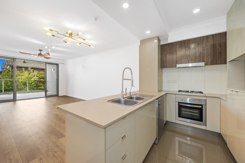 9/57 Gordon Street, Stones Corner - Image 1