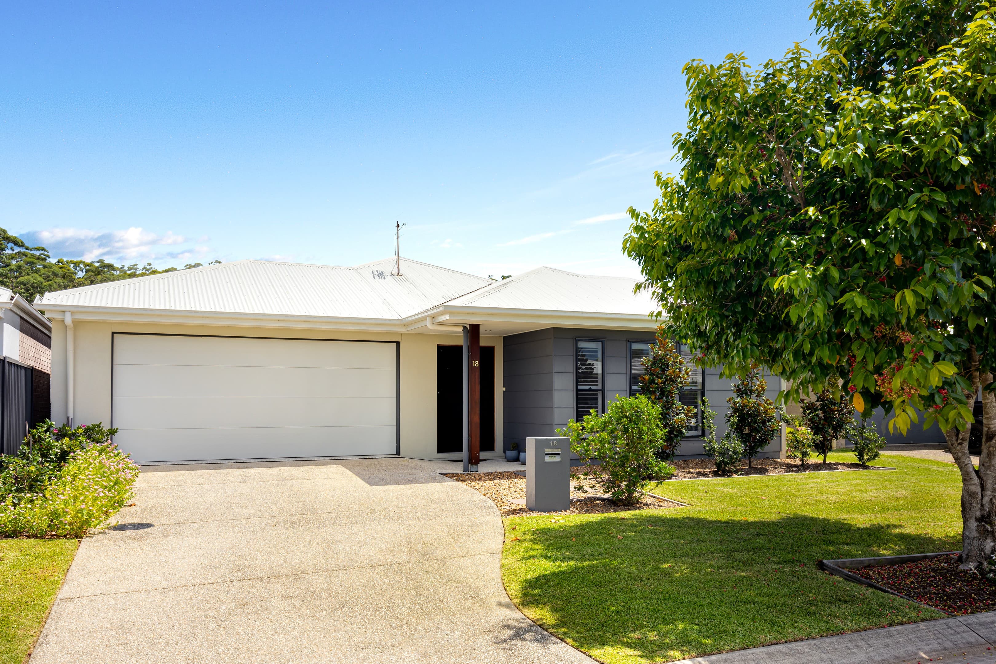 18 Grebe Crescent, Bli Bli, Bli Bli — photo 1 of 5