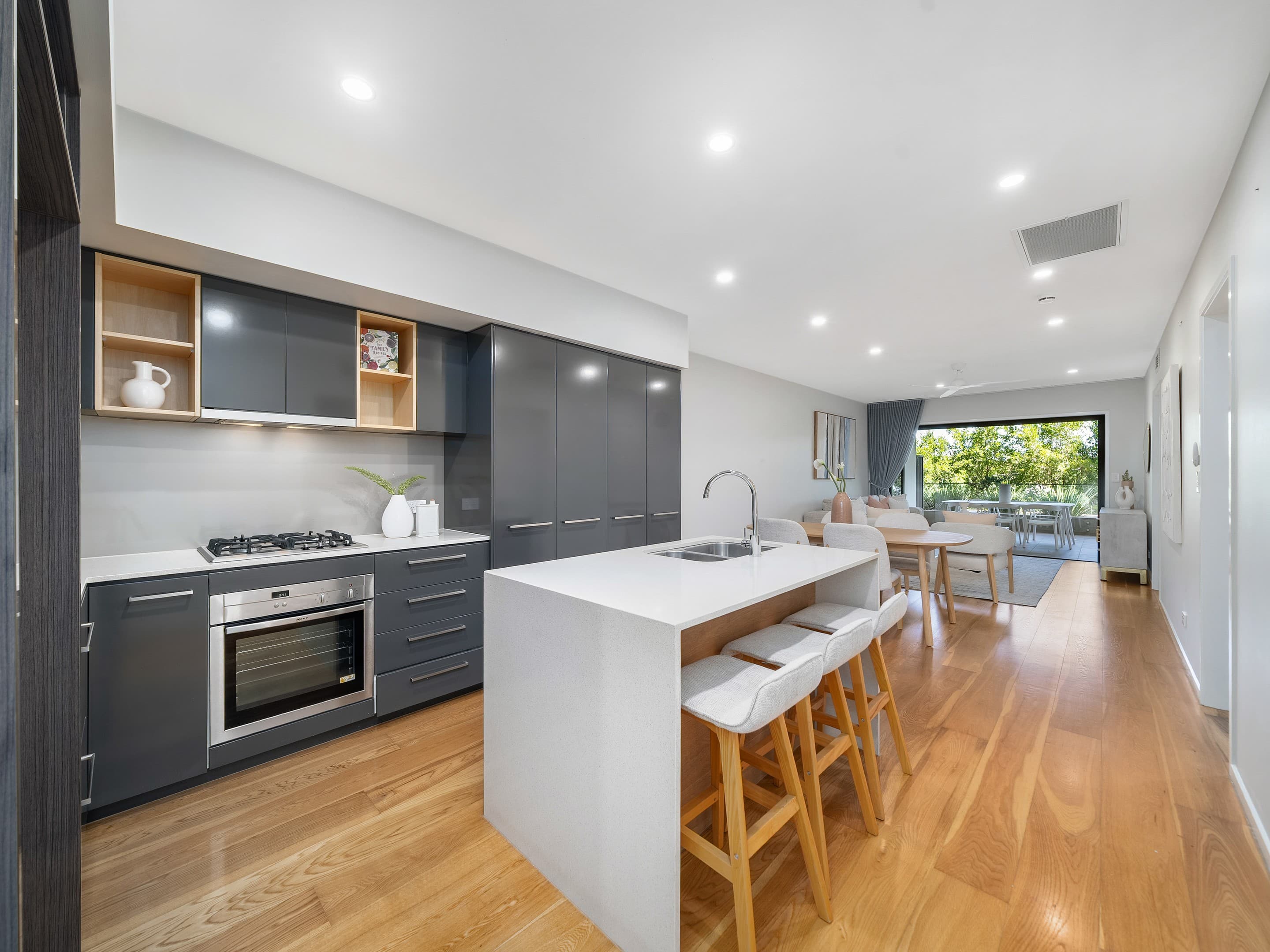 8/27-31 Elizabeth Street, Toowong, Toowong — photo 1 of 5