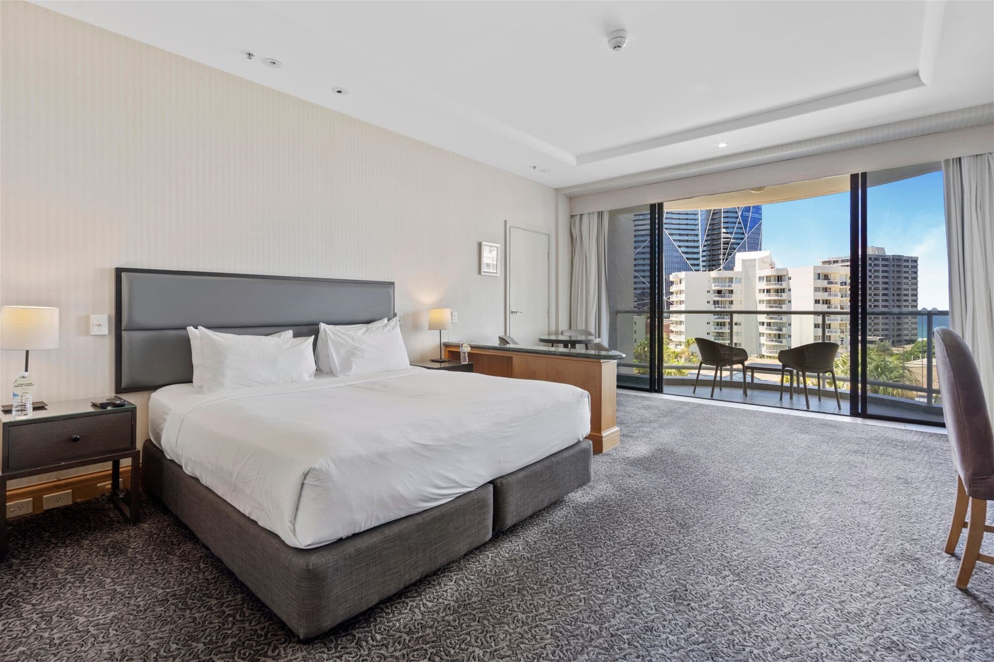 503/2801 - 2833 Gold Coast Highway, Surfers Paradise — photo 1 of 5