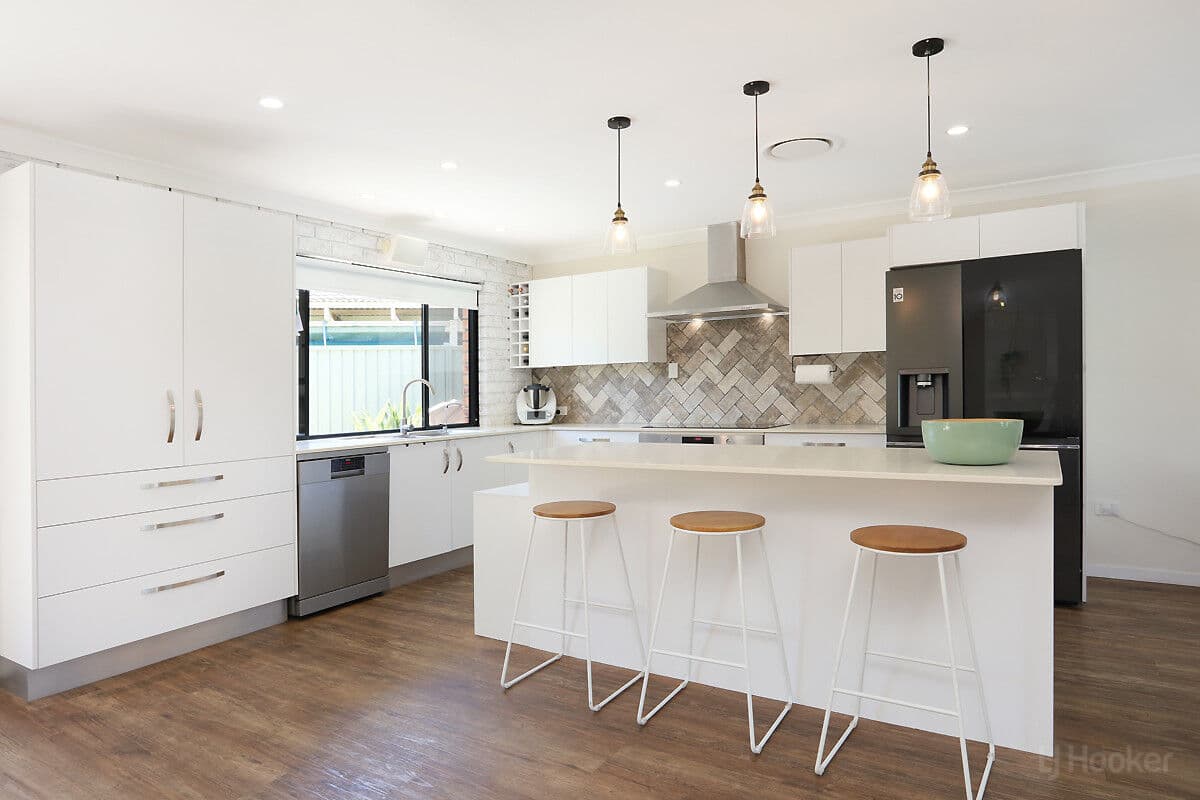 6 Pedder Place, Coombabah, Coombabah — photo 1 of 5
