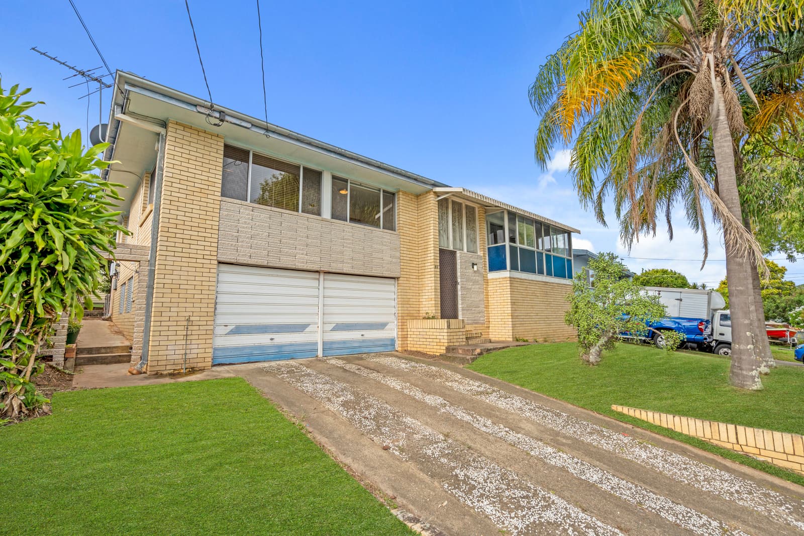 17 Leadale Street, Wynnum West, Wynnum West — photo 1 of 5