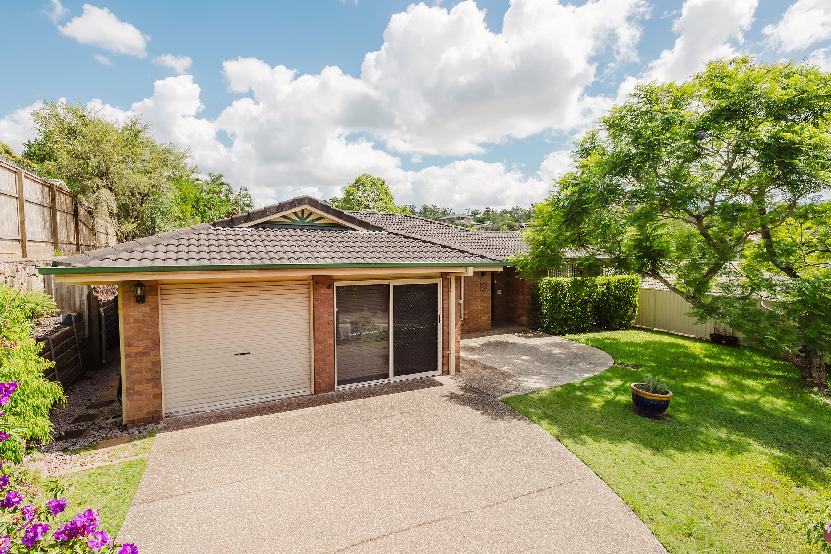 11 Hawkes Avenue, Arana Hills, Arana Hills — photo 1 of 5