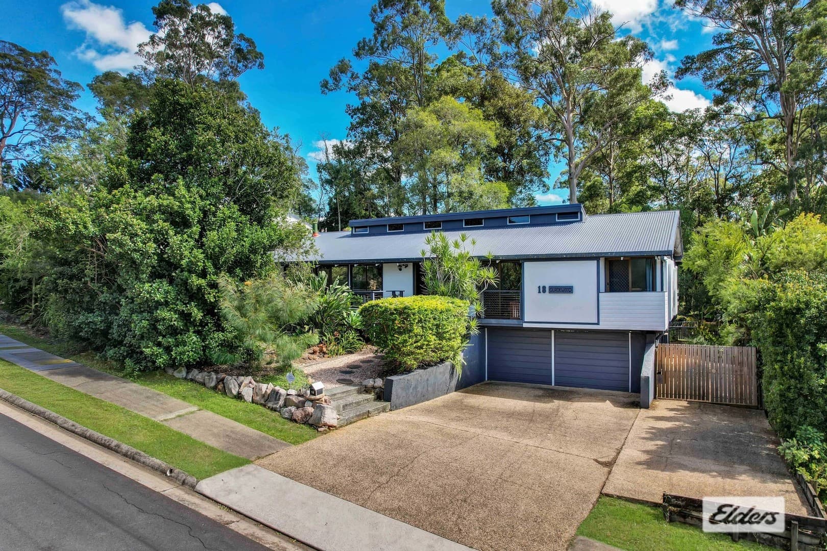 18 Gladewood Drive, Daisy Hill, Daisy Hill — photo 1 of 5