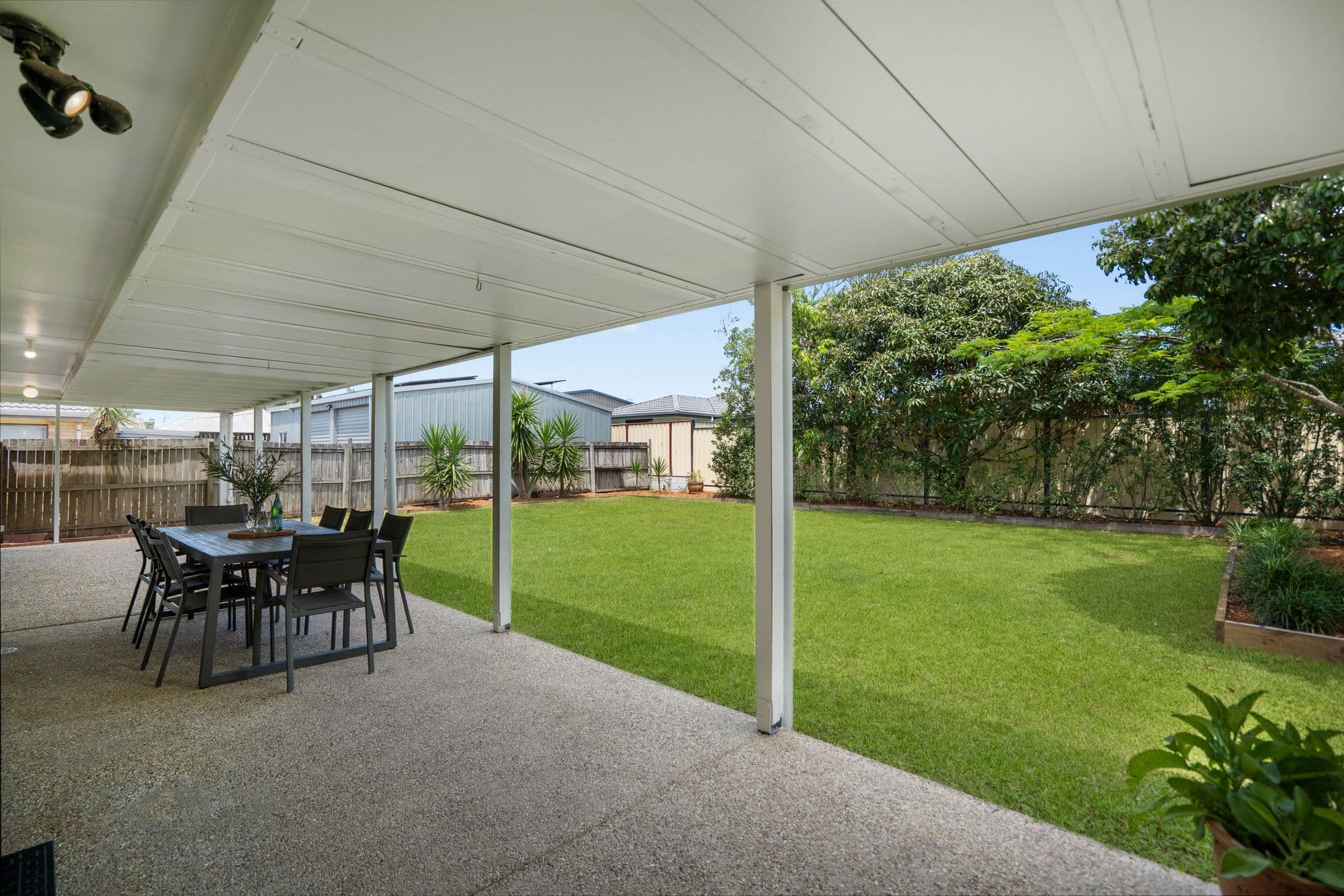 50 Robert Stanley Drive, Mount Warren Park, Mount Warren Park — photo 1 of 5
