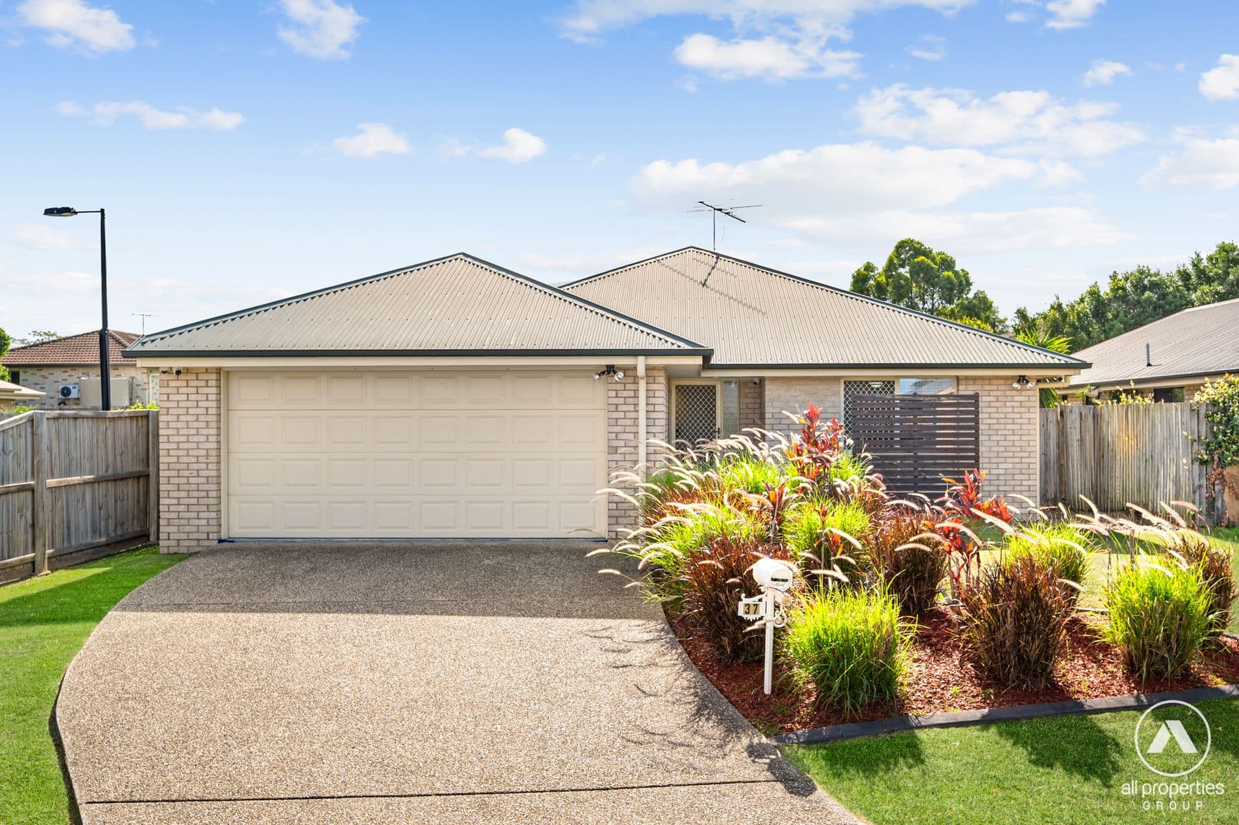 37 LOCKYER PLACE, Crestmead, Crestmead — photo 1 of 5