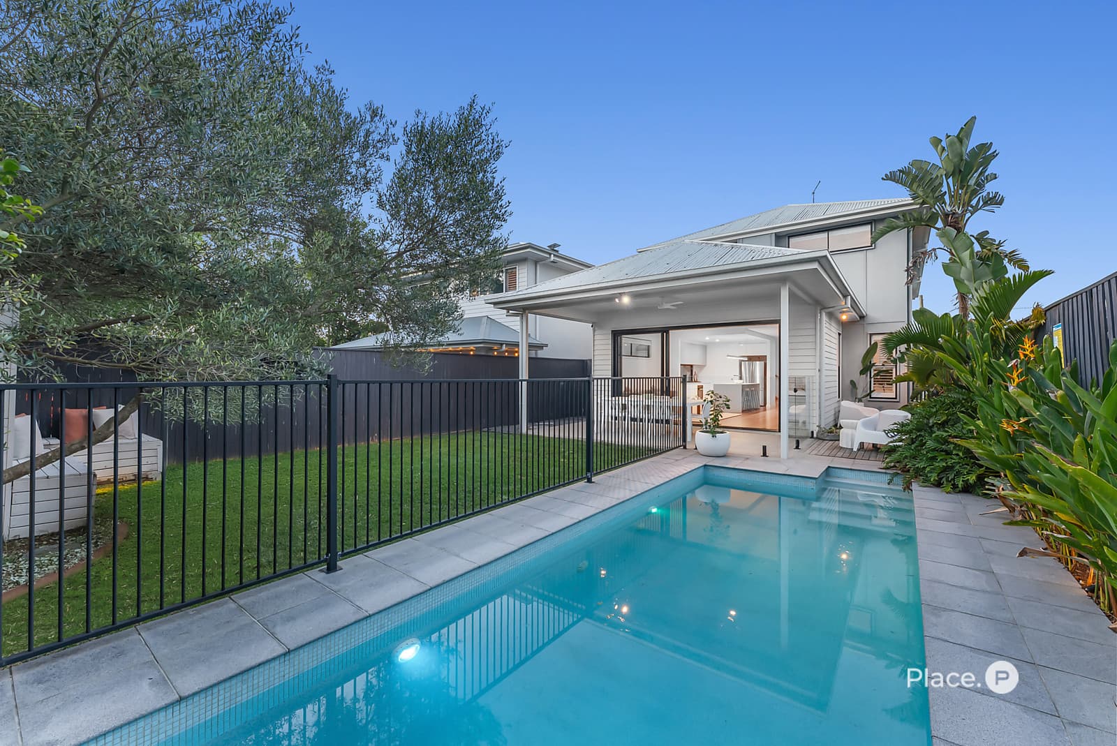 9 Garfield Terrace, Everton Hills, Everton Hills — photo 1 of 5
