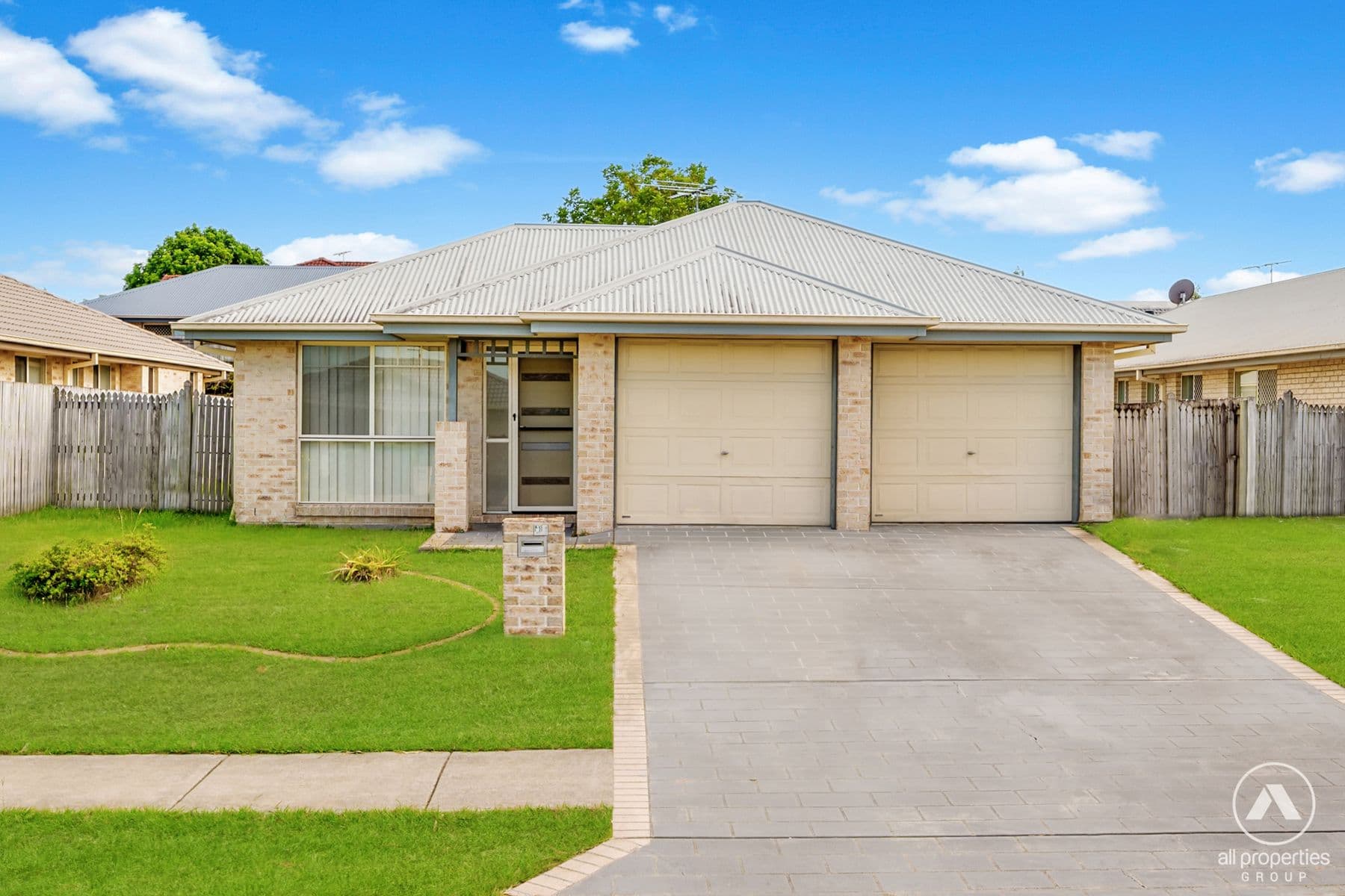 16 Blueberry Ash Court, Boronia Heights - Image 1