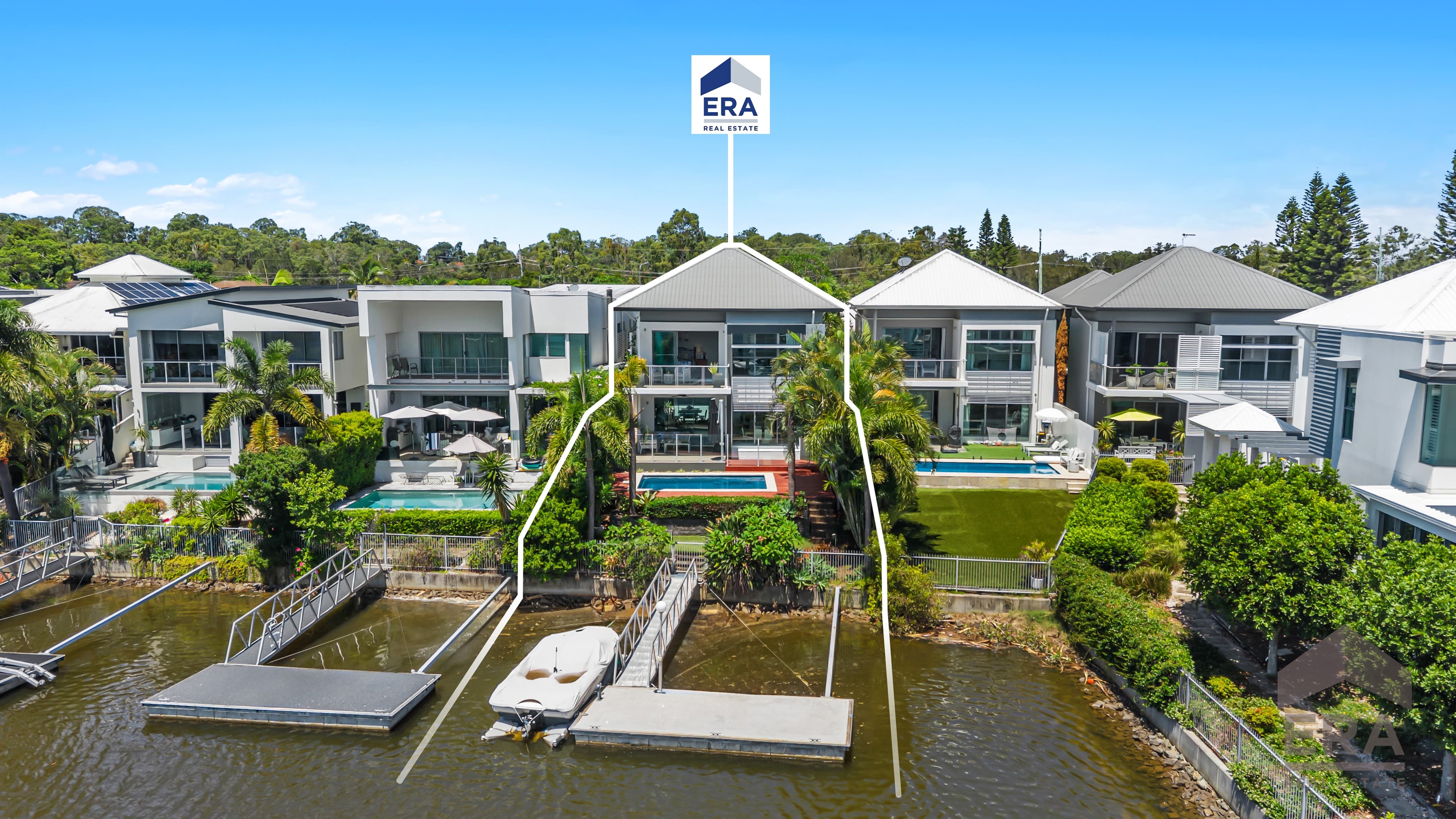 4 River Links Boulevard, Helensvale, Helensvale — photo 1 of 5