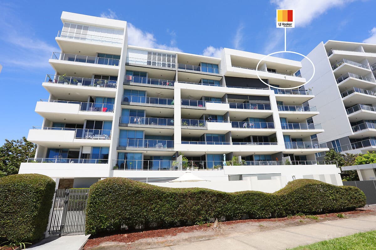 605/11 Compass Drive, Biggera Waters - Image 1