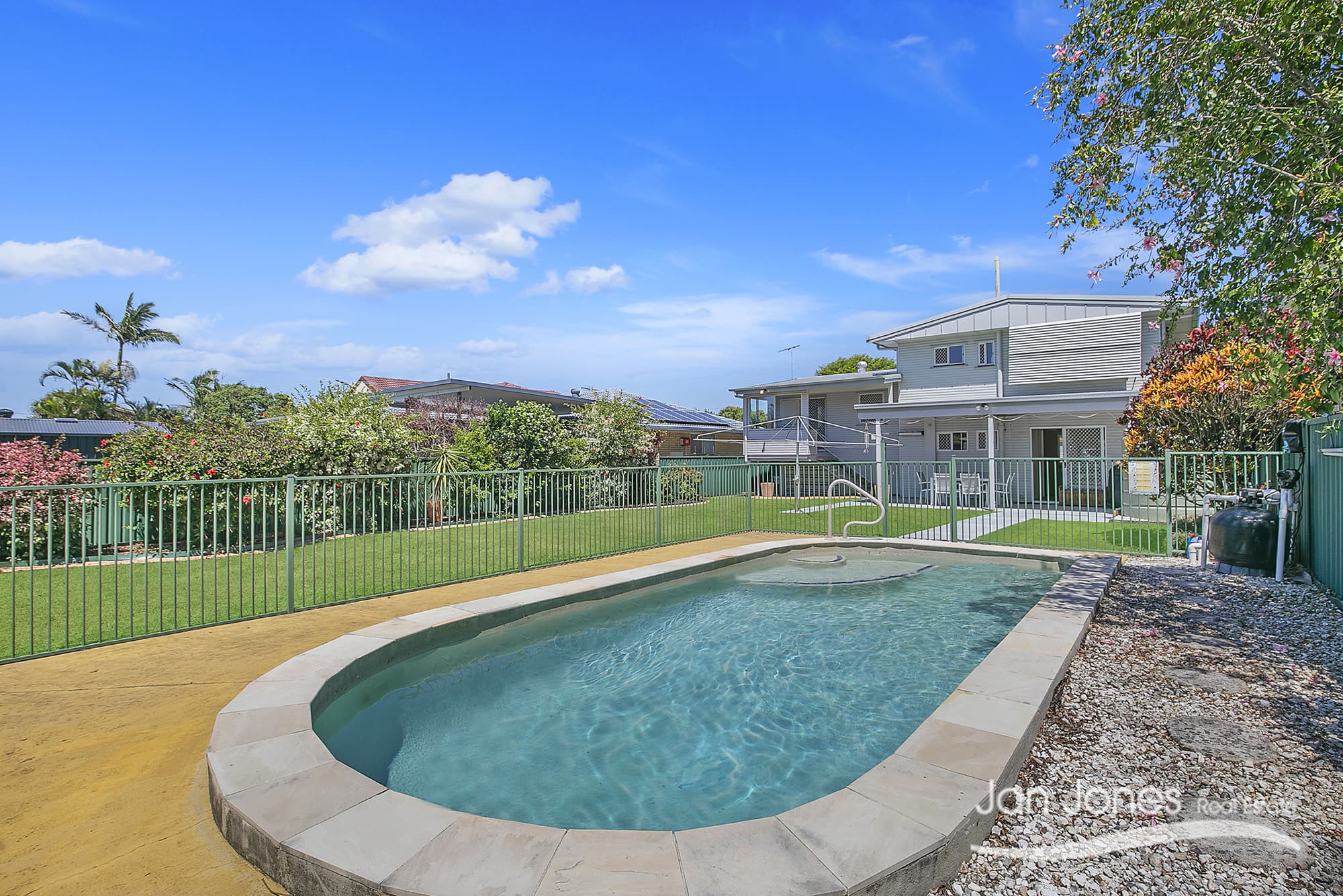 7 Deborah St, Clontarf, Clontarf — photo 1 of 5