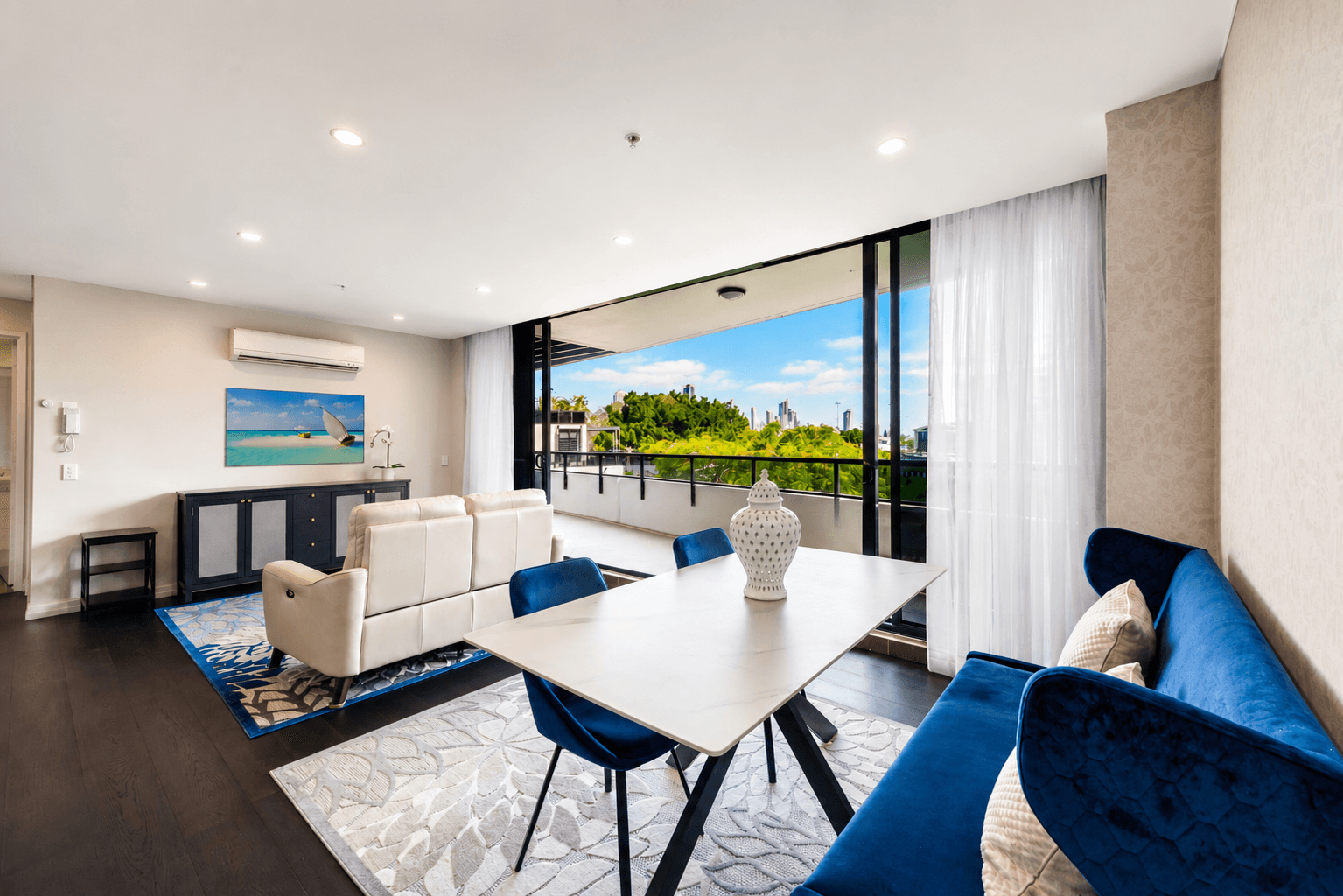 607/2 Aqua Street, Southport — photo 1 of 5