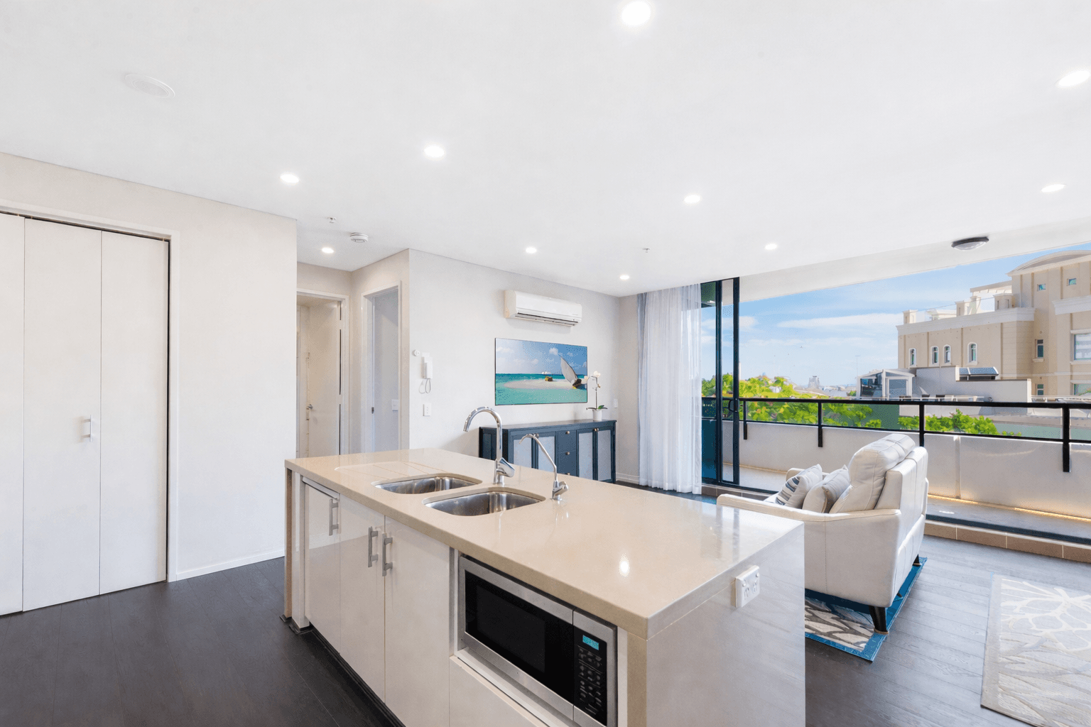 607/2 Aqua Street, Southport