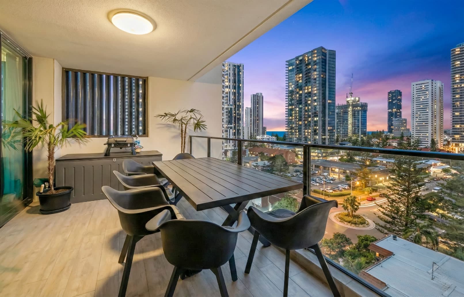 1007/2685-2689 Gold Coast Highway, Broadbeach, Broadbeach — photo 1 of 5
