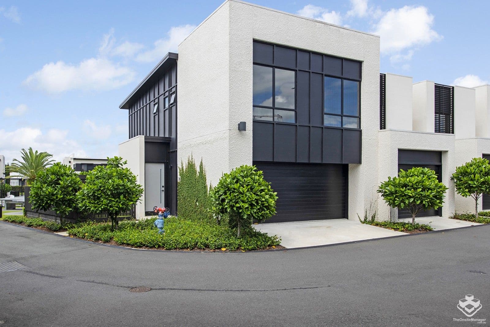 27/1 Citron Crescent, Helensvale - Image 1