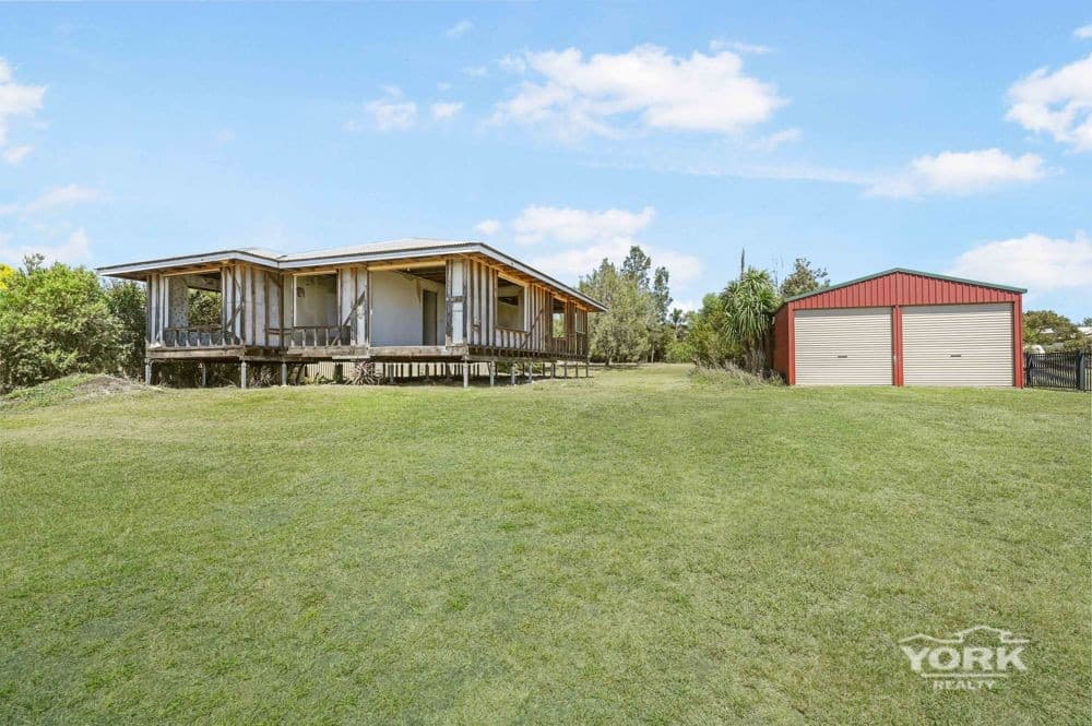 70 Phipps Drive, Meringandan West, Meringandan West — photo 1 of 5
