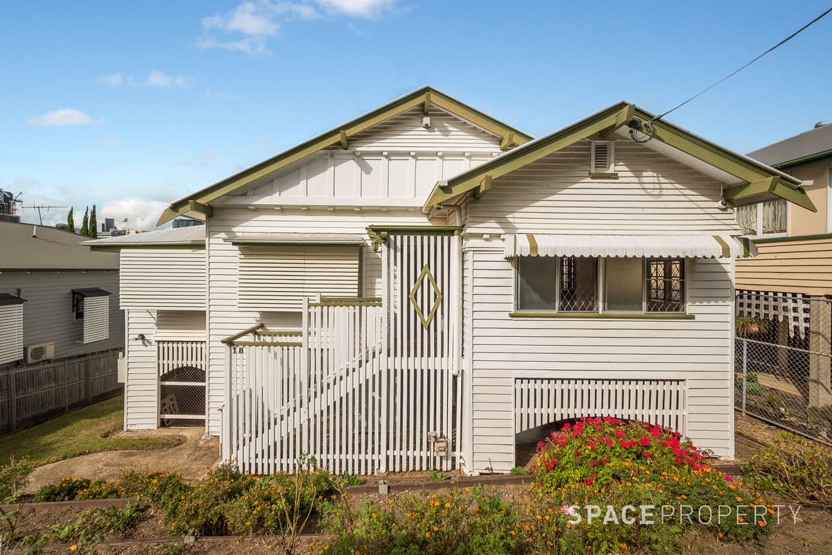 18 Royal Avenue, Spring Hill - Image 1
