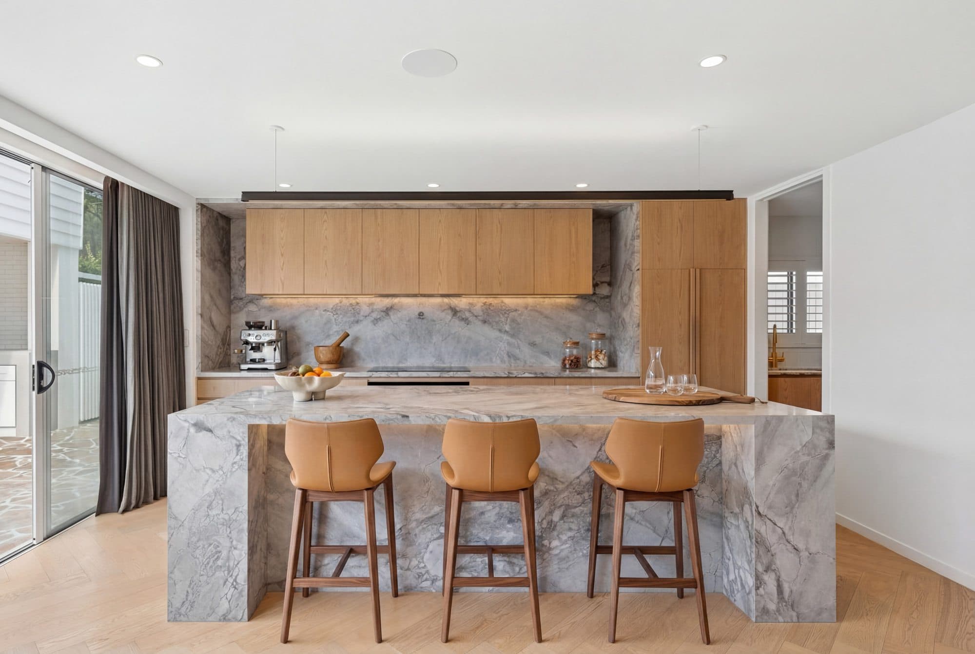 55 Surf Street, Mermaid Waters — photo 1 of 5