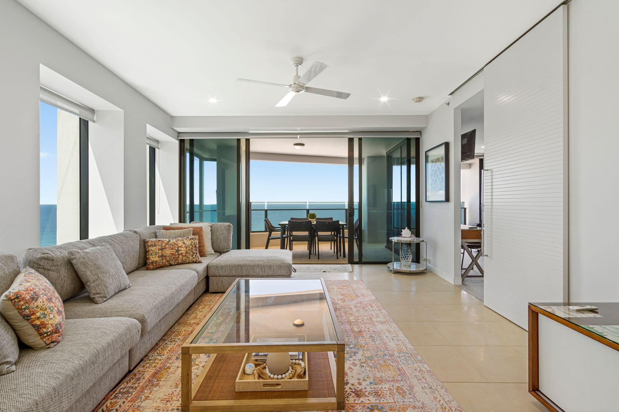 1605/4 The Esplanade, Surfers Paradise — photo 1 of 5