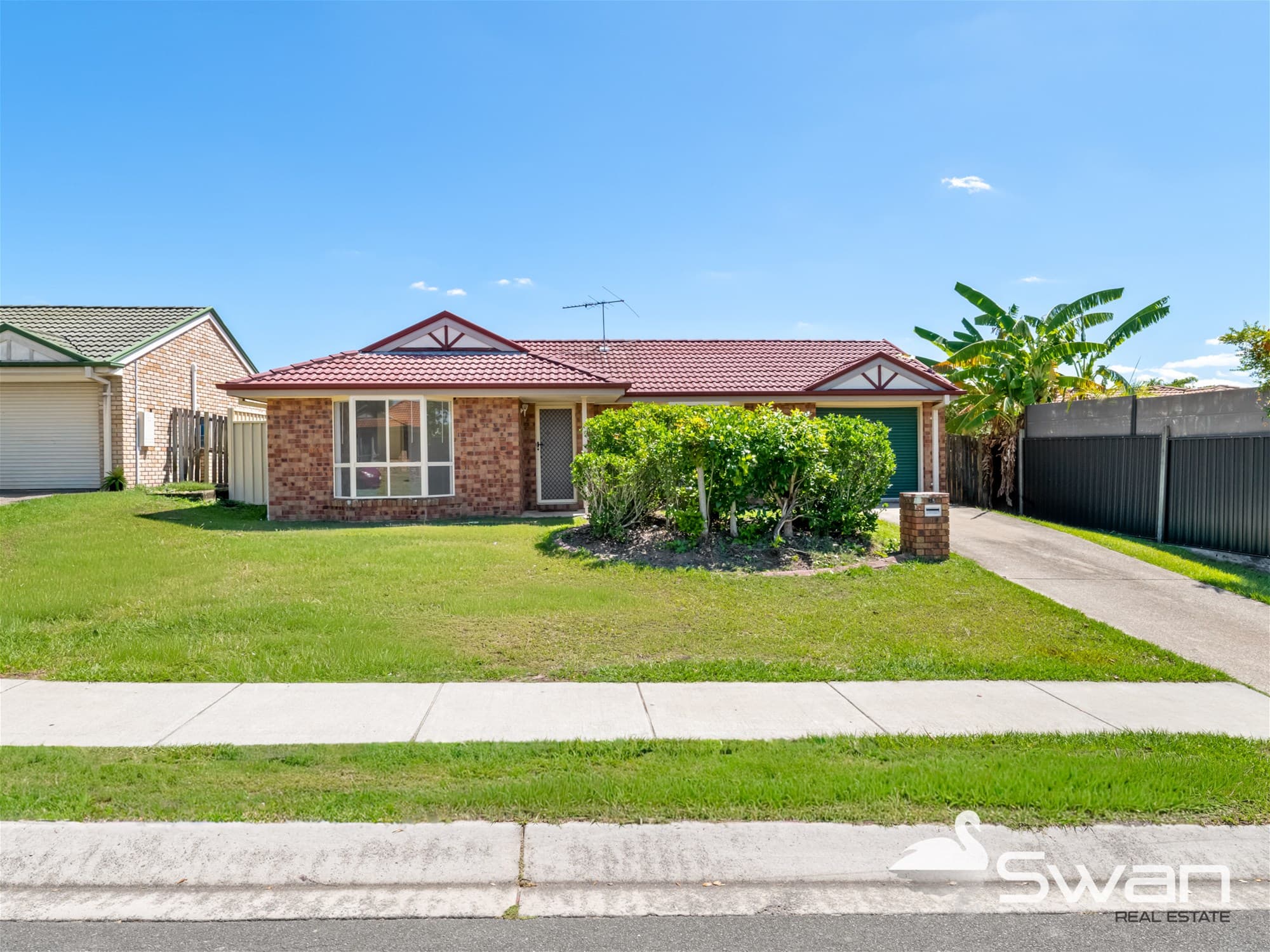 35 Robert South Drive, Crestmead — photo 1 of 5