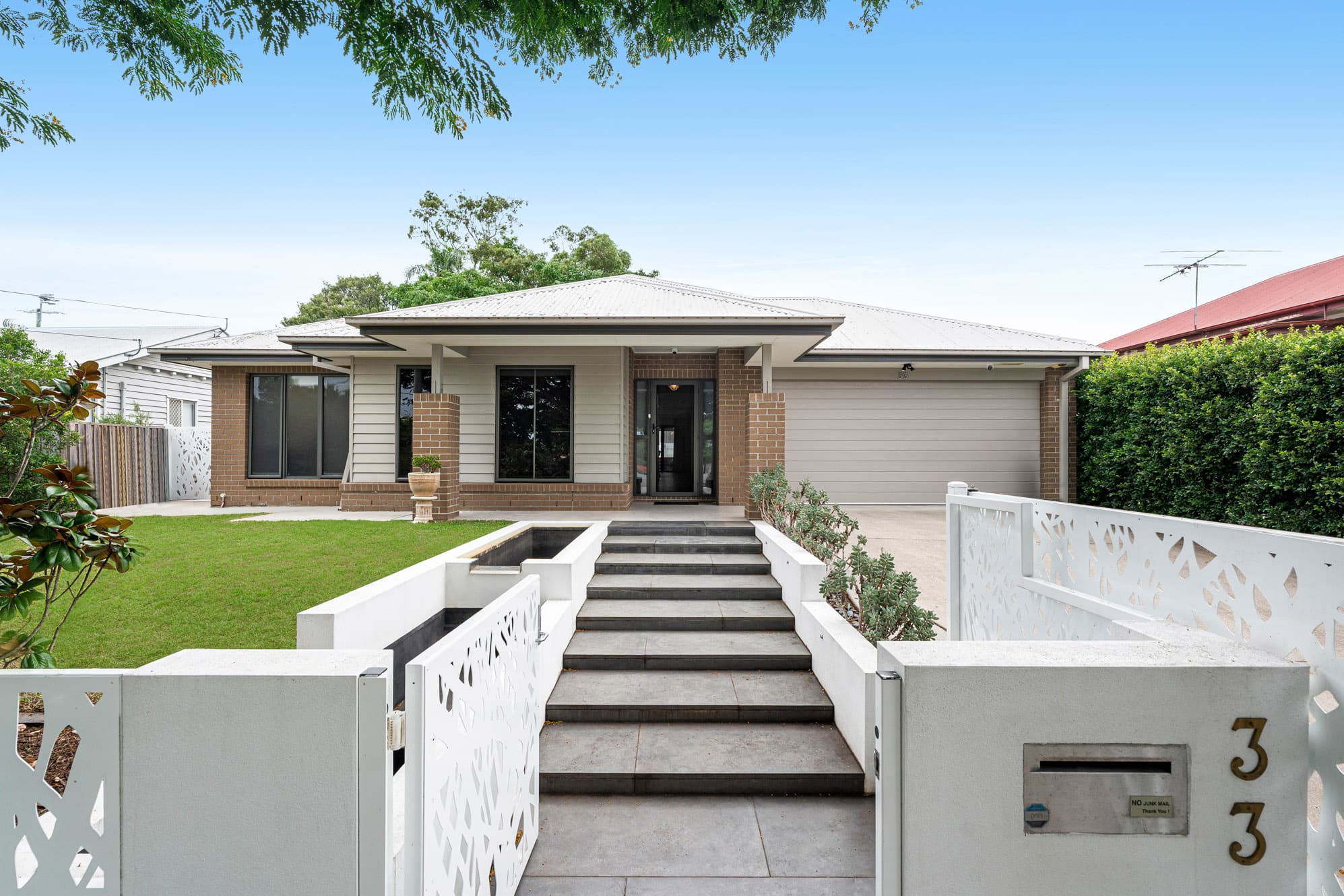 33 Willard Street, Carina Heights, Carina Heights — photo 1 of 5