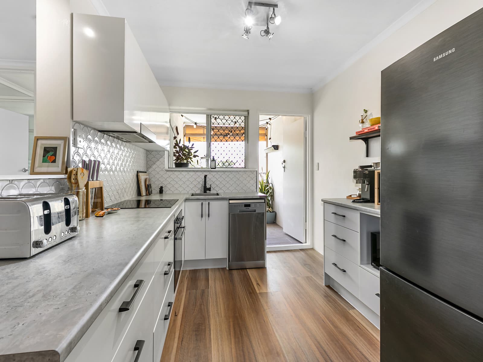 2/59 College Street, Hamilton, Hamilton — photo 1 of 5