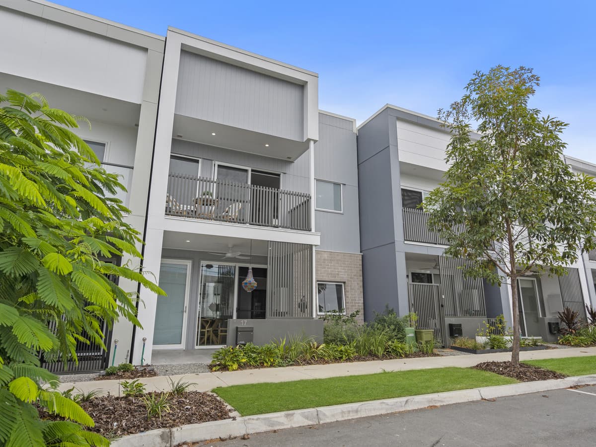 17 Lophostemon Street, Carseldine, Carseldine — photo 1 of 5