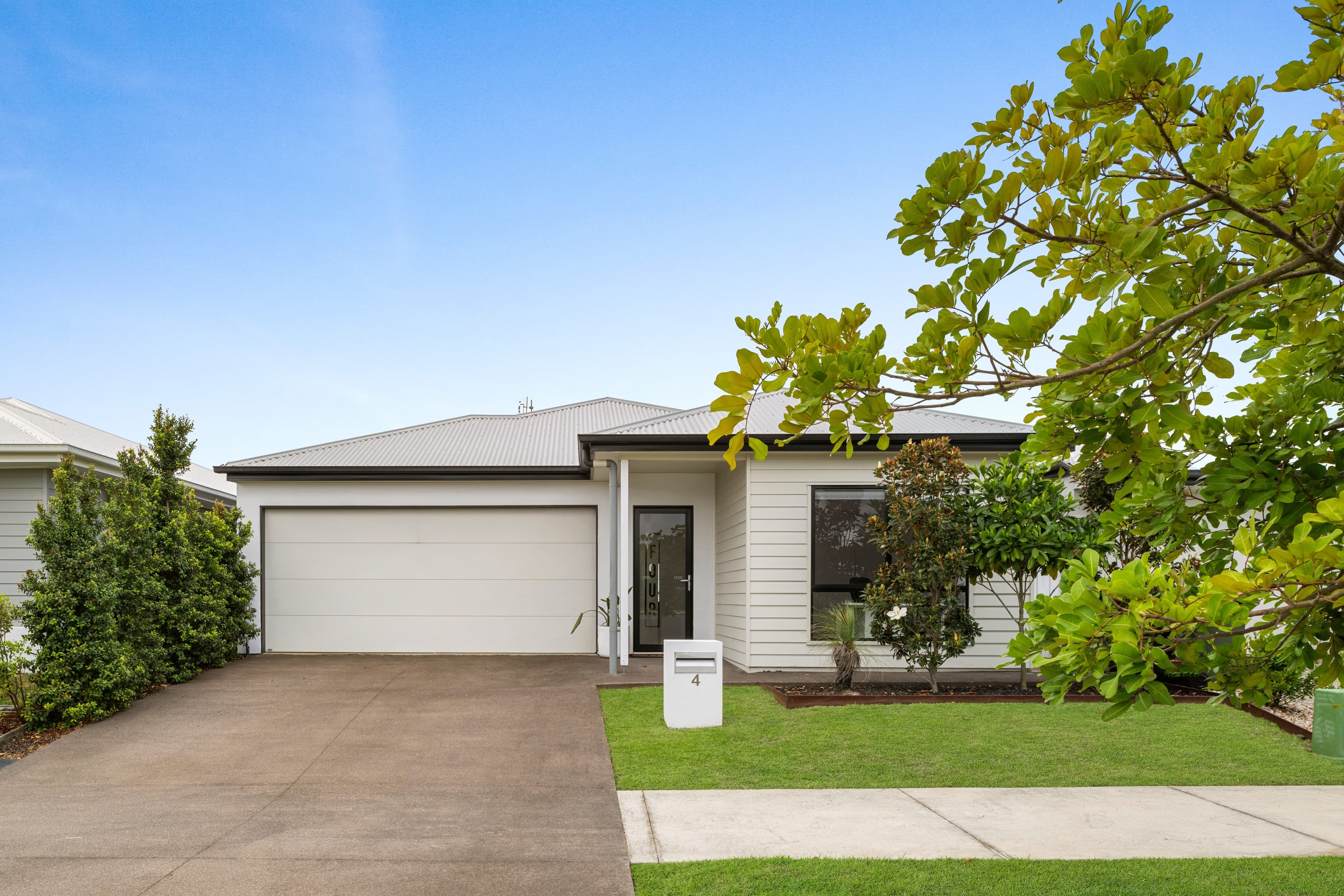 4 Valley Crescent, Palmview, Palmview — photo 1 of 5