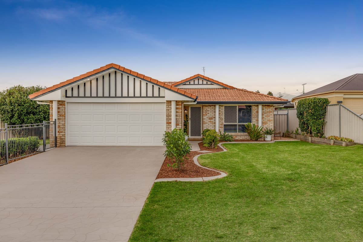 6 Wood Drive, Middle Ridge, Middle Ridge — photo 1 of 5