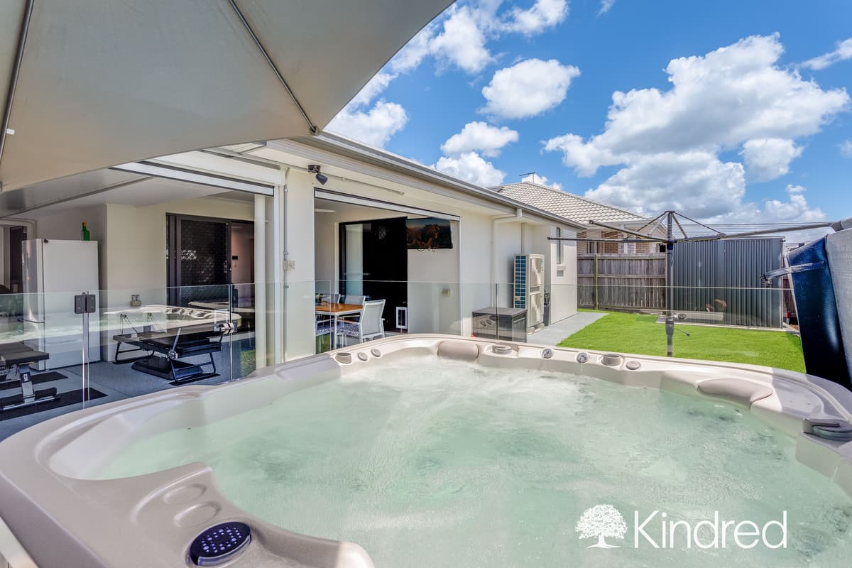 169 Morris Road, Rothwell — photo 1 of 5