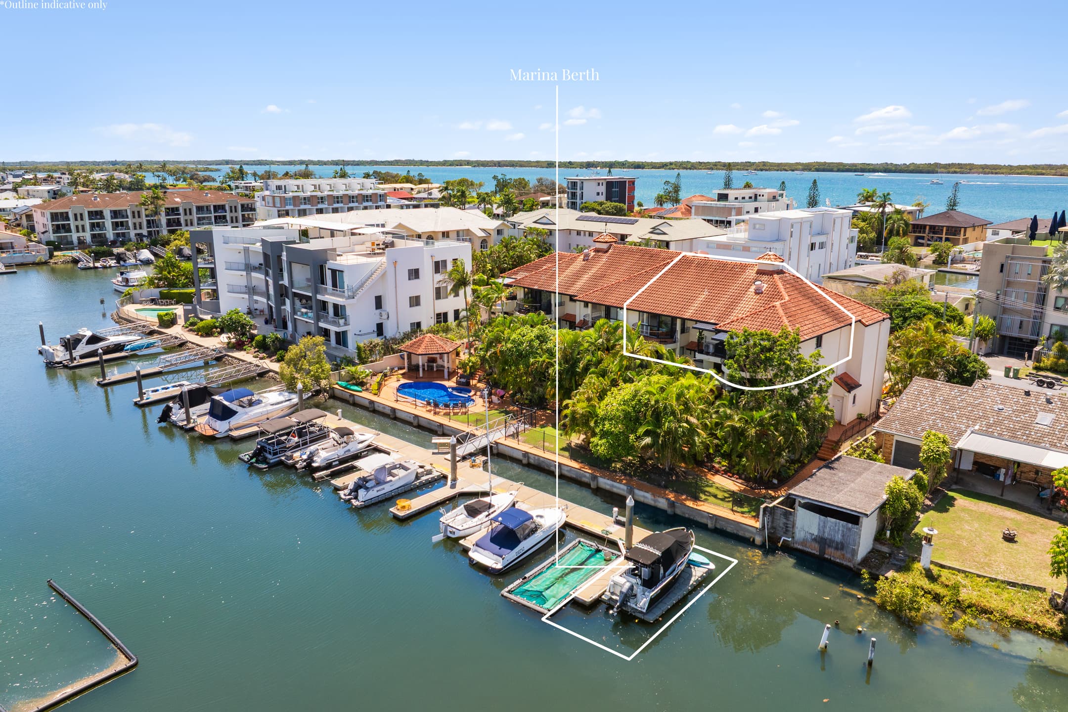 11/12 Canal Avenue, Runaway Bay, Runaway Bay — photo 1 of 5