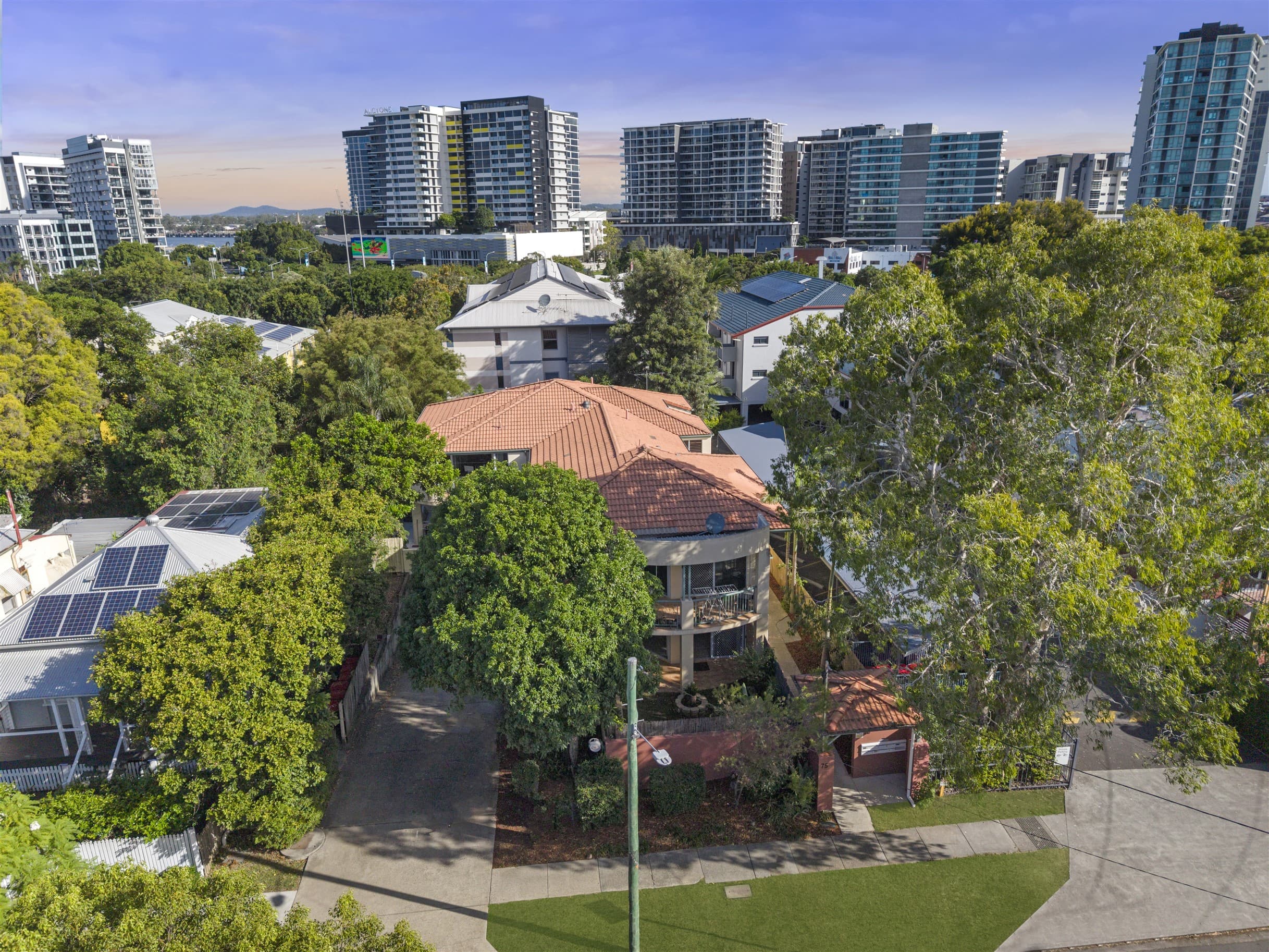 6/75 Allen Street, Hamilton — photo 1 of 5