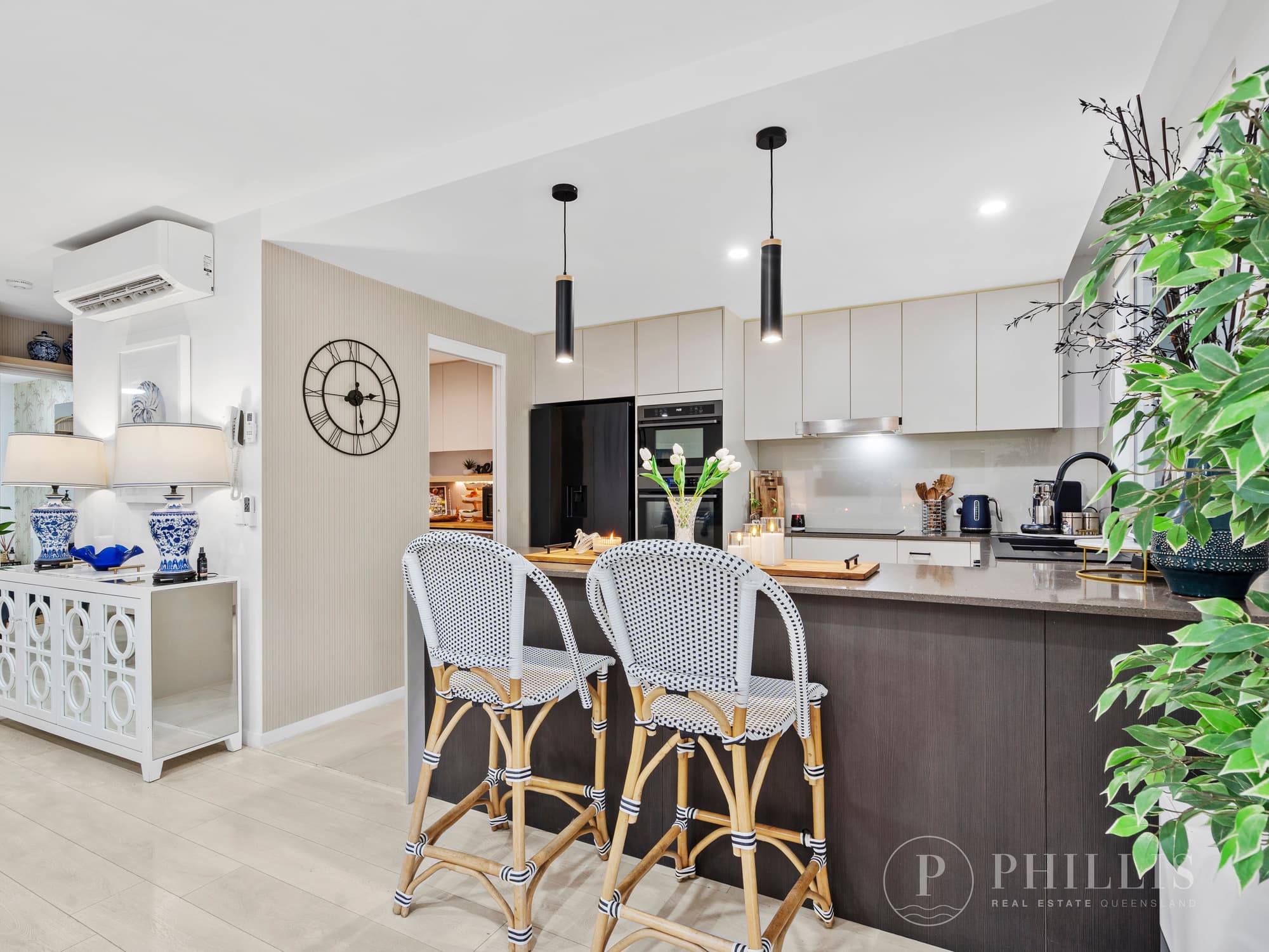 1206/2 Activa Way, Hope Island, Hope Island — photo 1 of 5