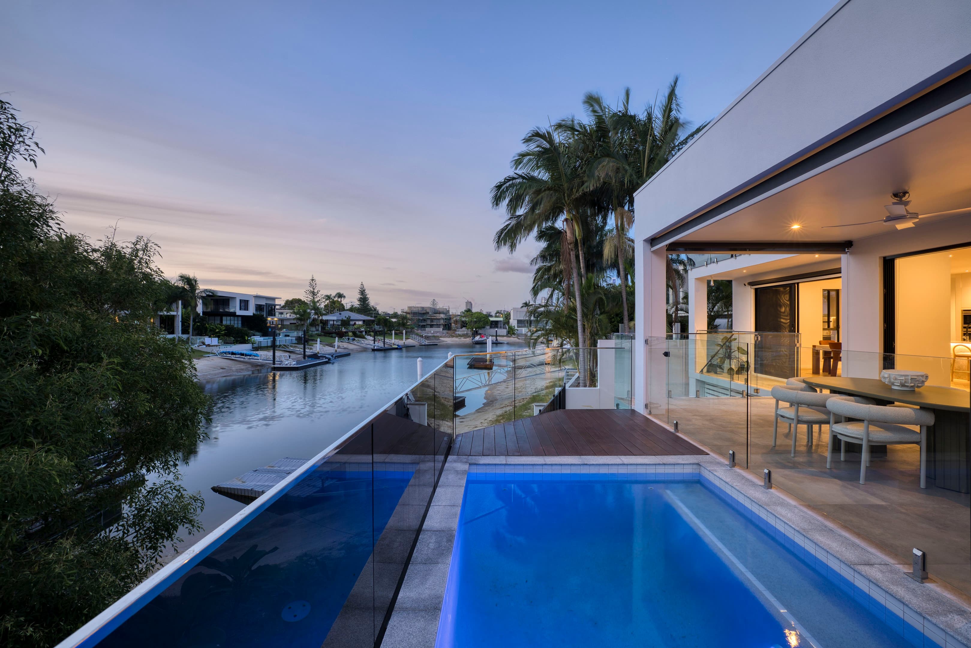 1/12 Sheridan Park Avenue, Broadbeach Waters — photo 1 of 5