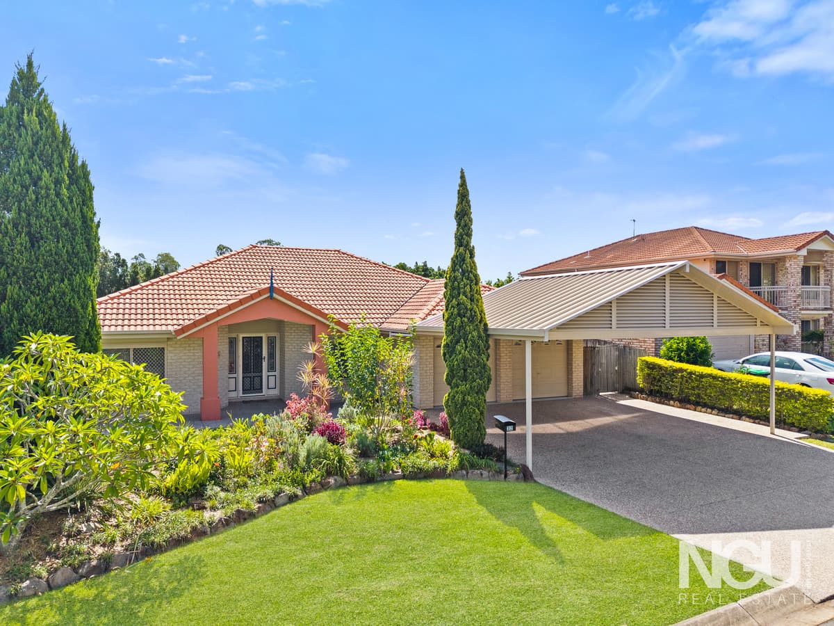 32 Juniper Circuit, Stretton, Stretton — photo 1 of 5