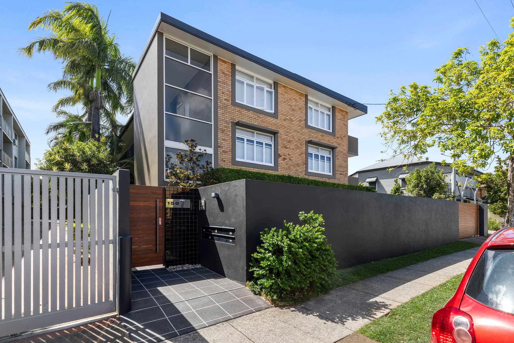 2/150 Kent Street, New Farm - Image 1