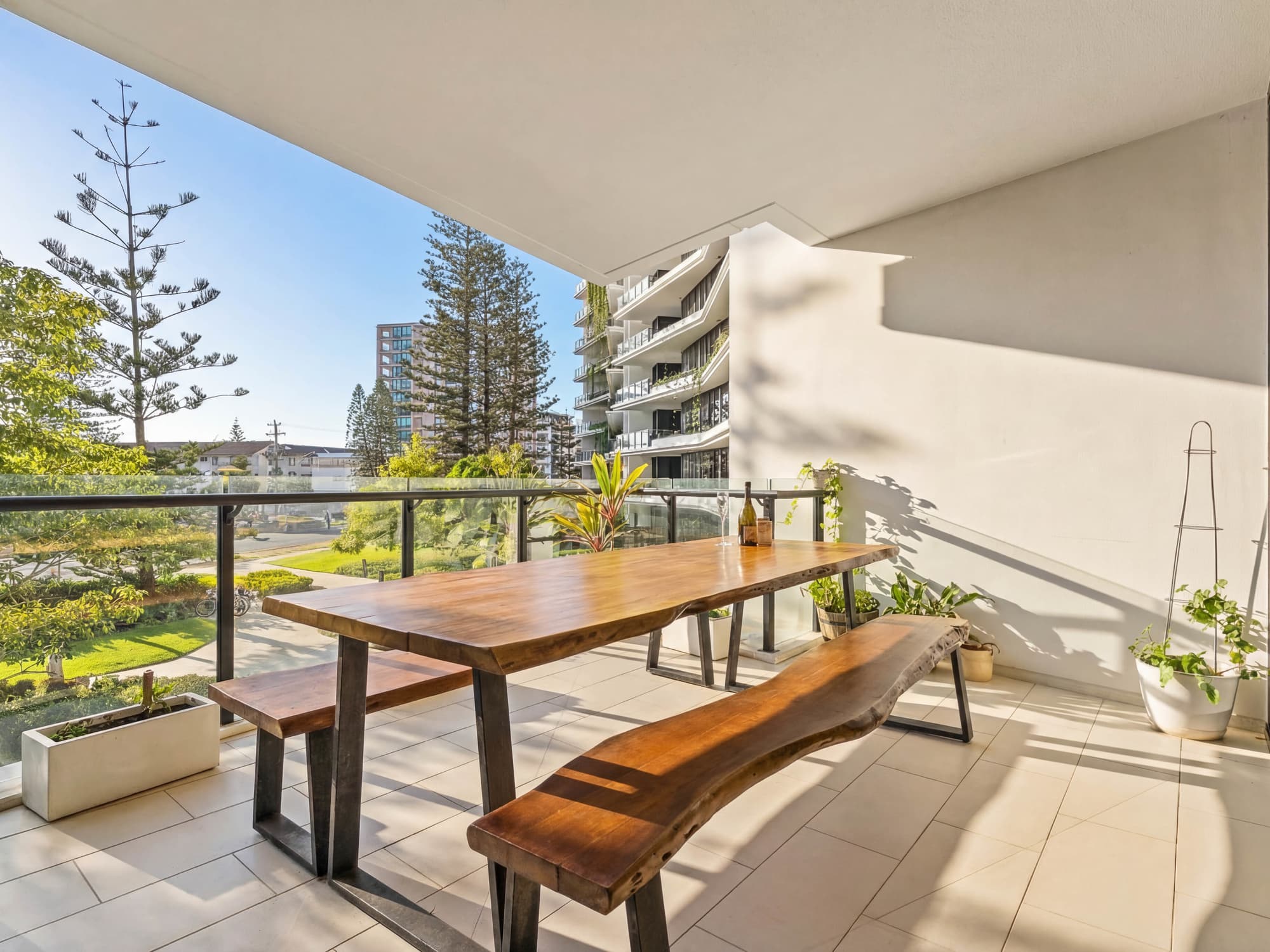 2204/1328 Gold Coast Highway, Palm Beach — photo 1 of 5