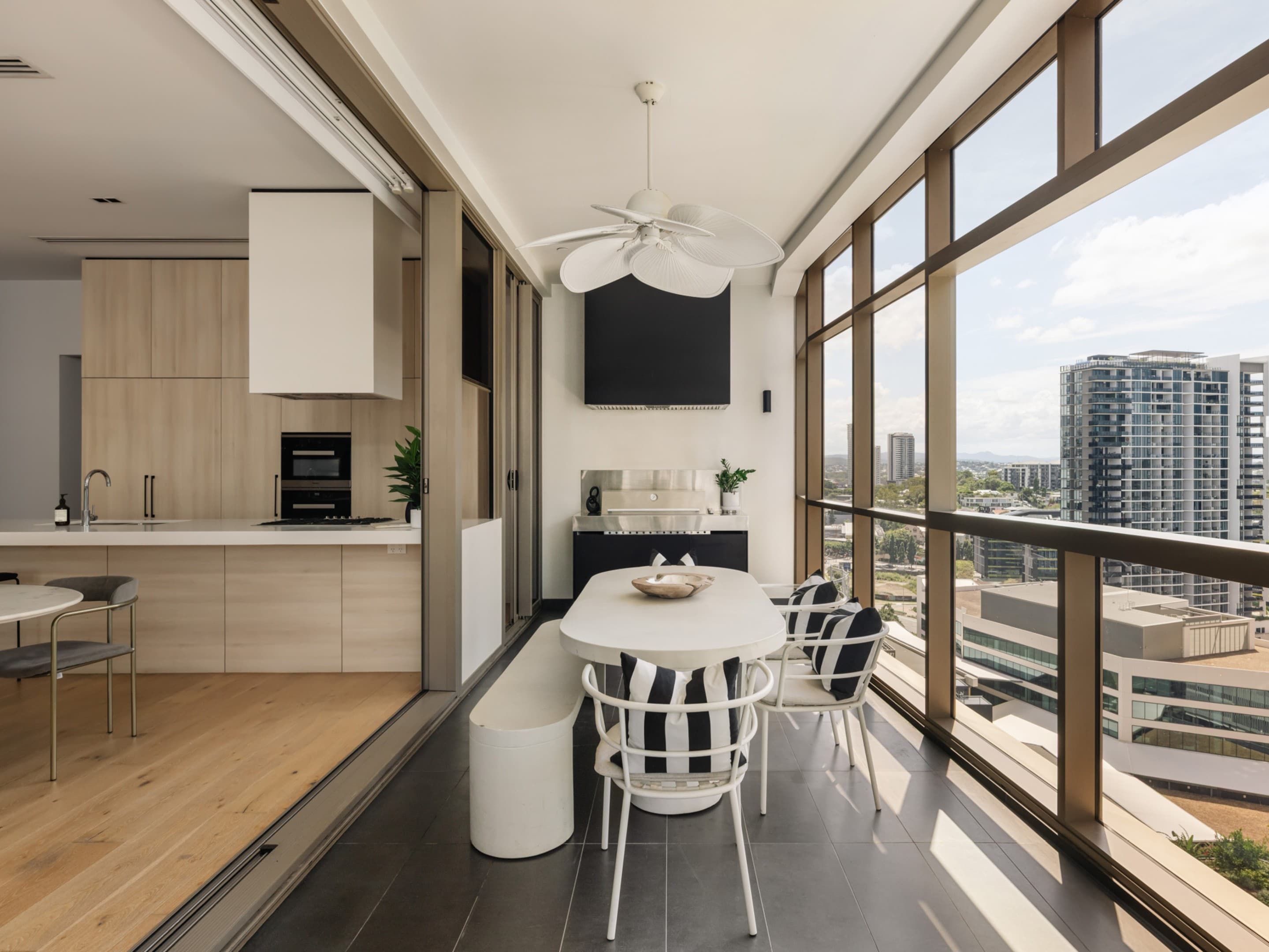 1505/18 Longland Street, Newstead — photo 1 of 5