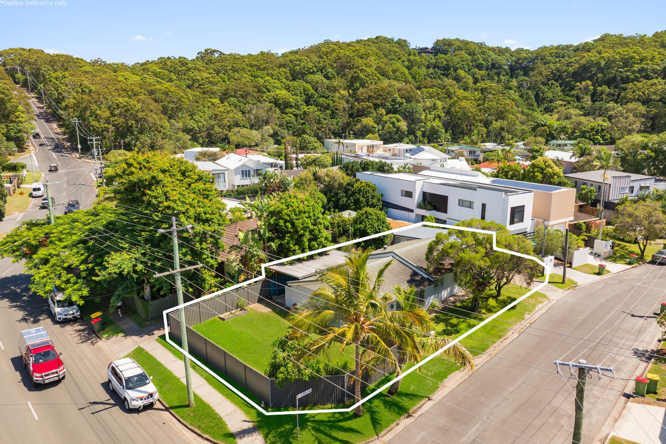 2 Guyra Avenue, Burleigh Heads, Burleigh Heads — photo 1 of 5