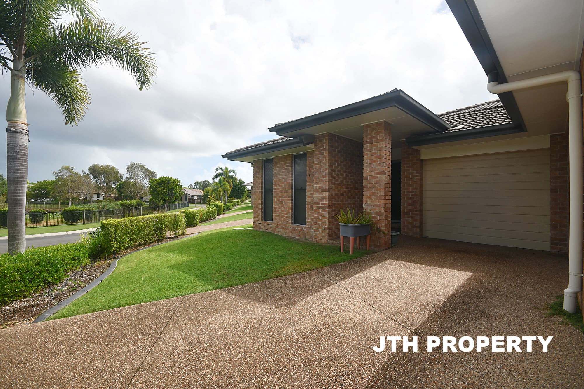 168/230 Pulgul Street, Urangan — photo 1 of 5