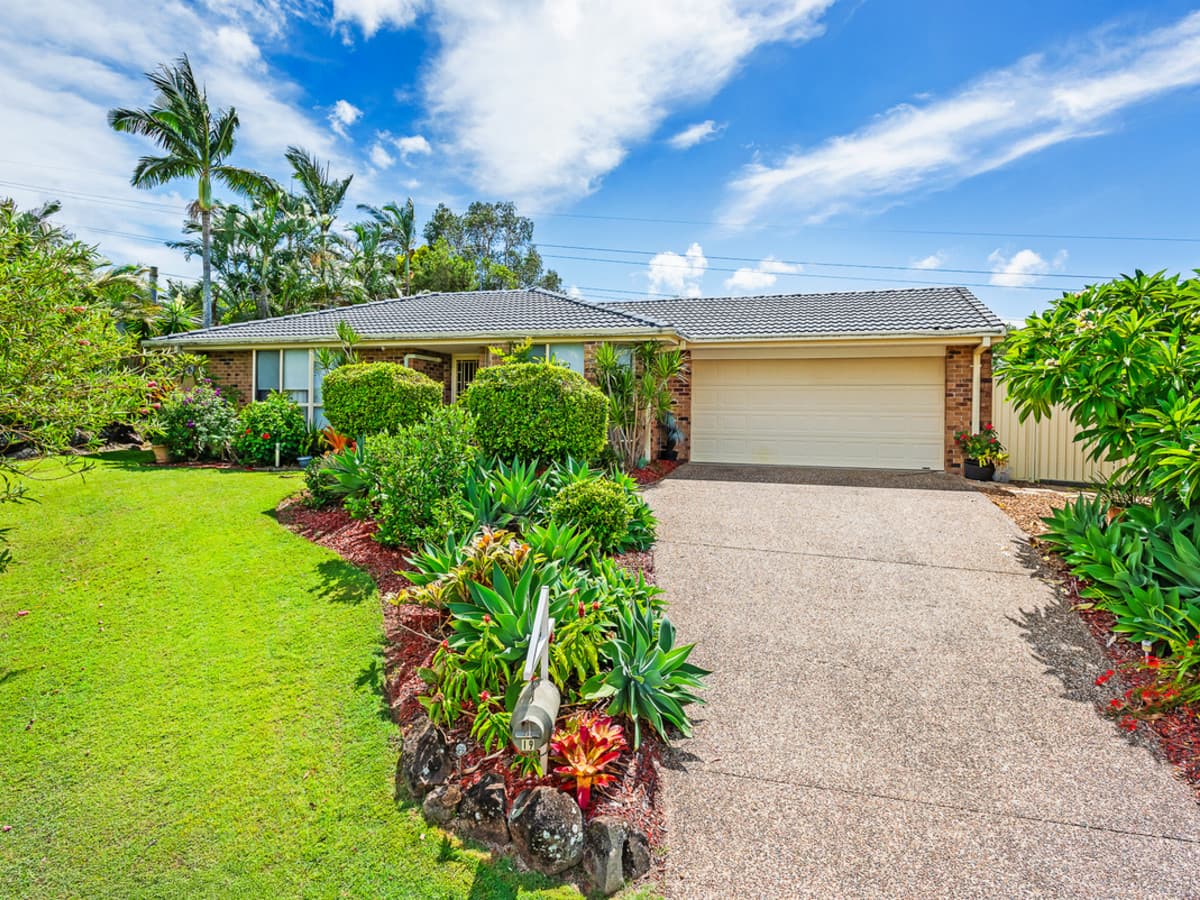 19 Malekula Rise, Pacific Pines — photo 1 of 5