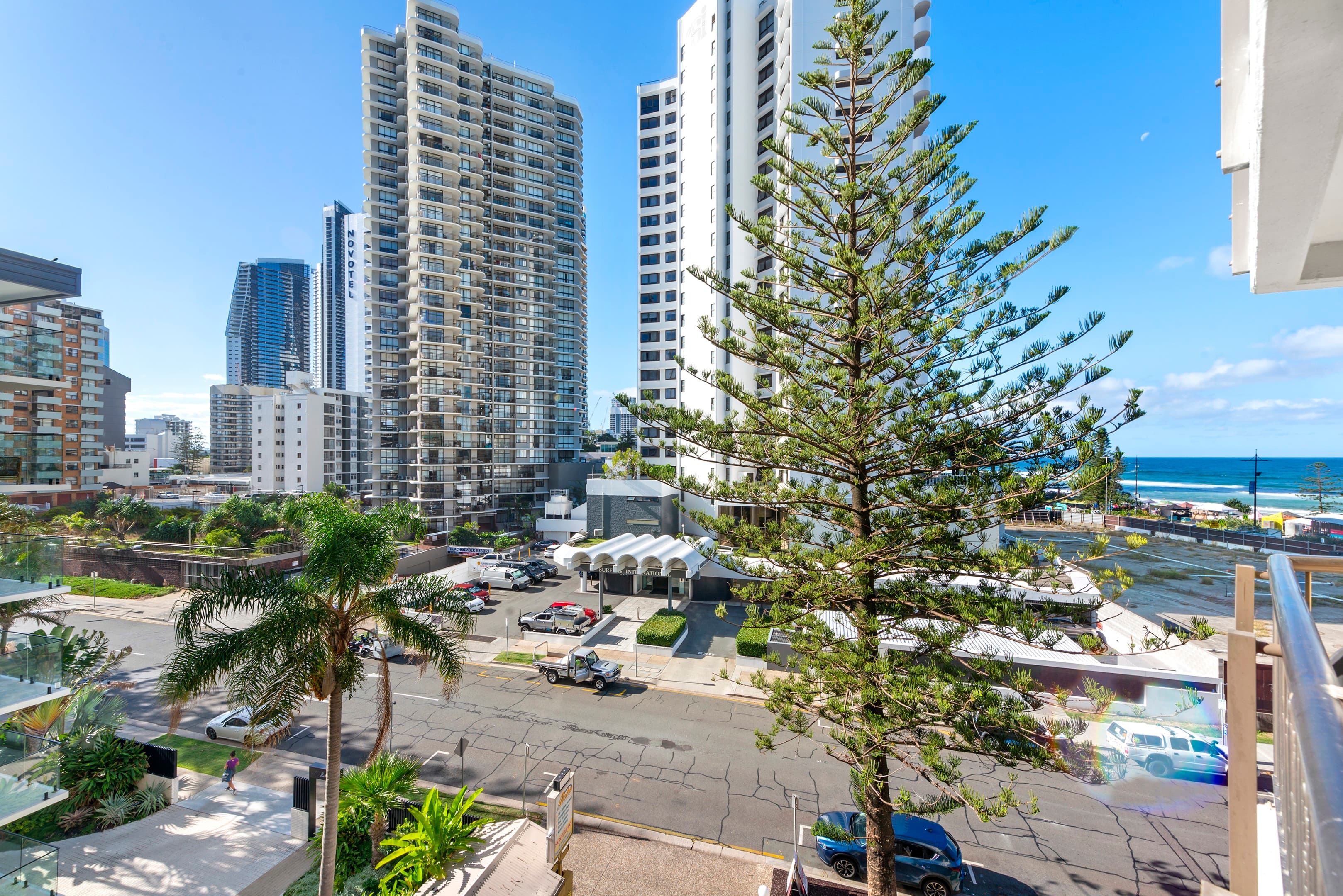 402/8 Trickett Street, Surfers Paradise - Image 1