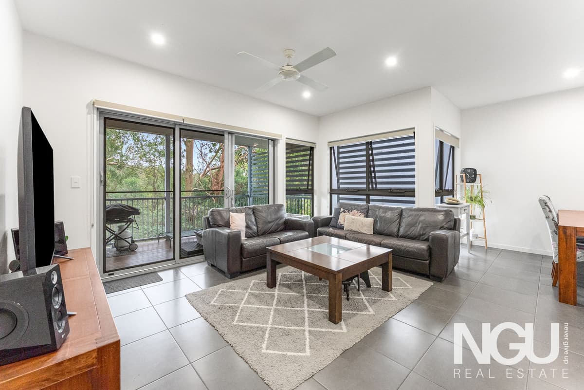 5 Birdie Place, Carbrook - Image 1