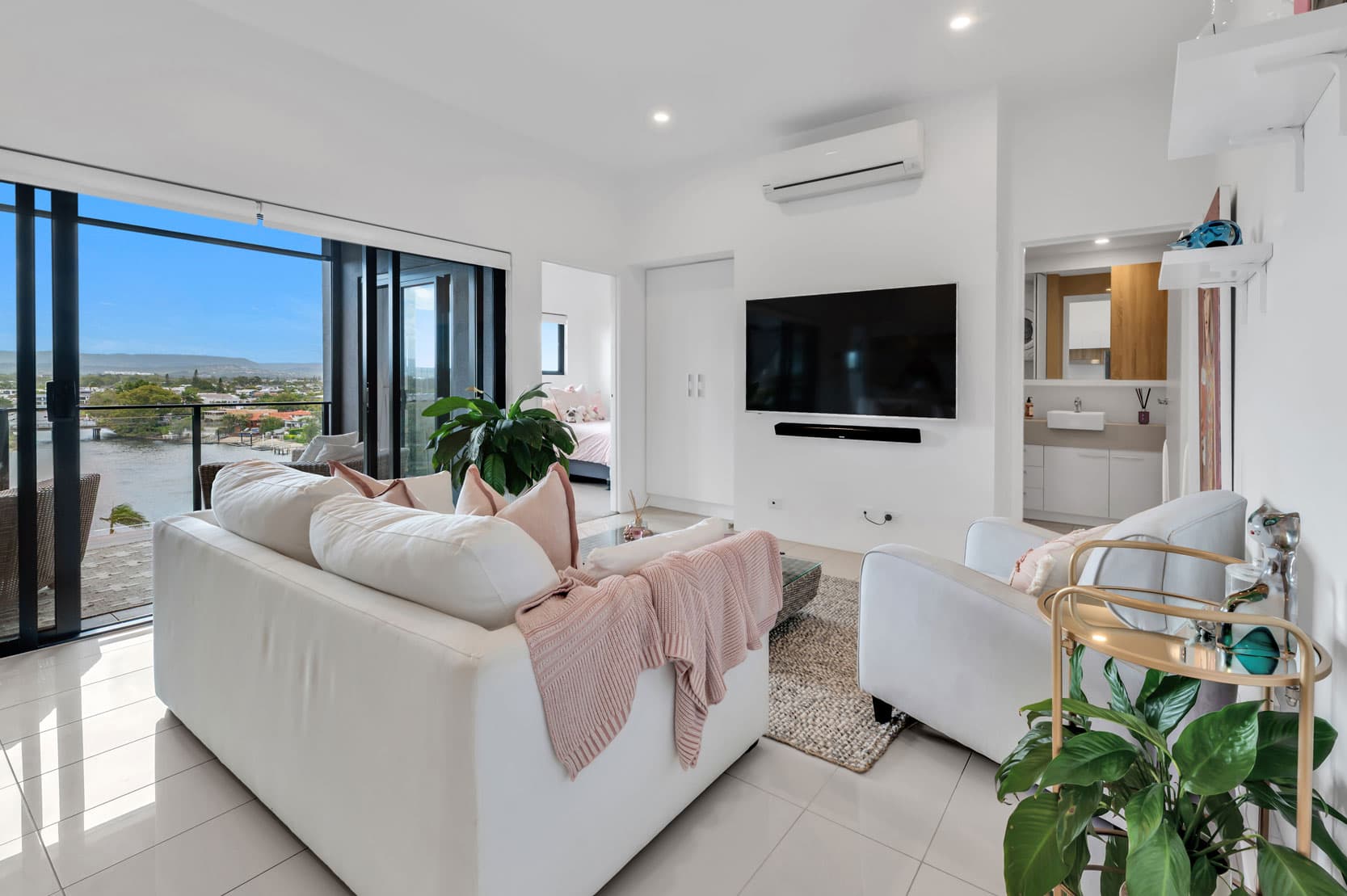 709/9 Hooker Boulevard, Broadbeach Waters, Broadbeach Waters — photo 1 of 5