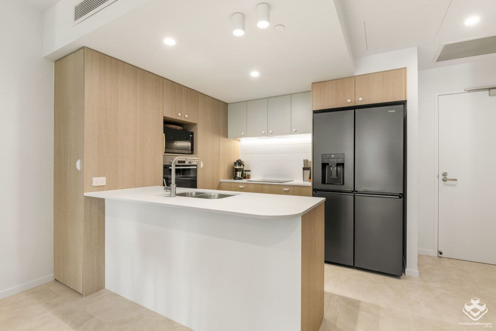 1201/10 Flora Street, Stones Corner - Image 1