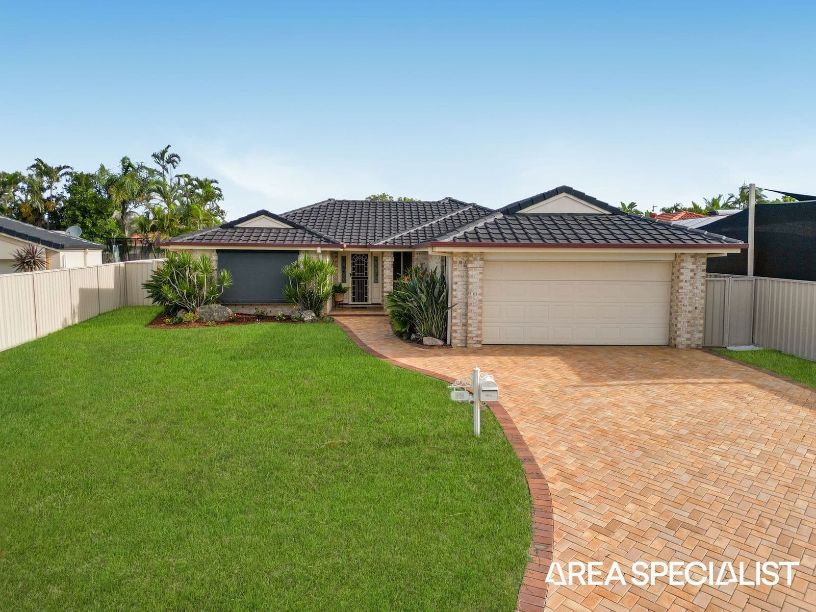 22 Westlake Court, Helensvale, Helensvale — photo 1 of 5