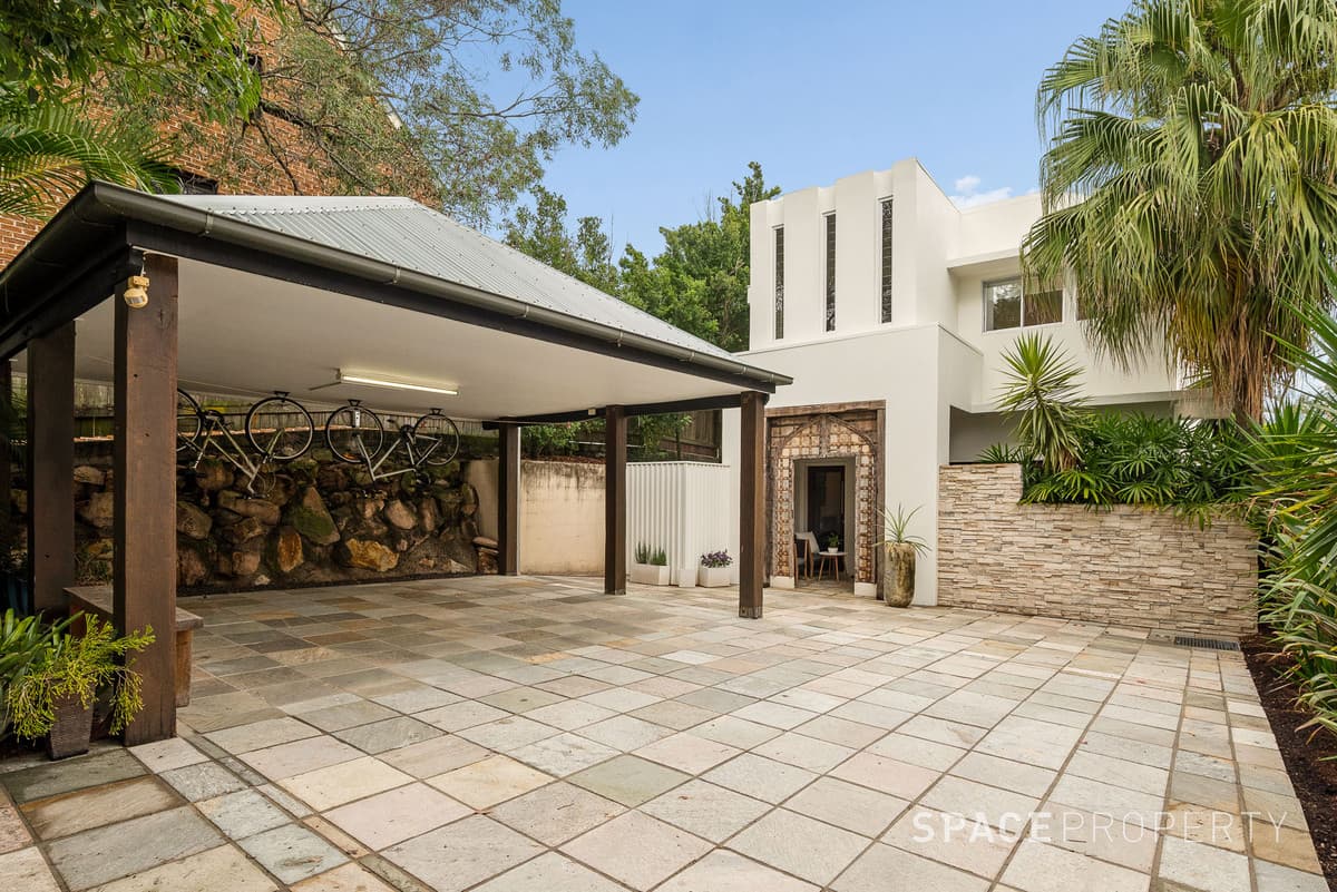 44 Grenier Street, Spring Hill — photo 1 of 5