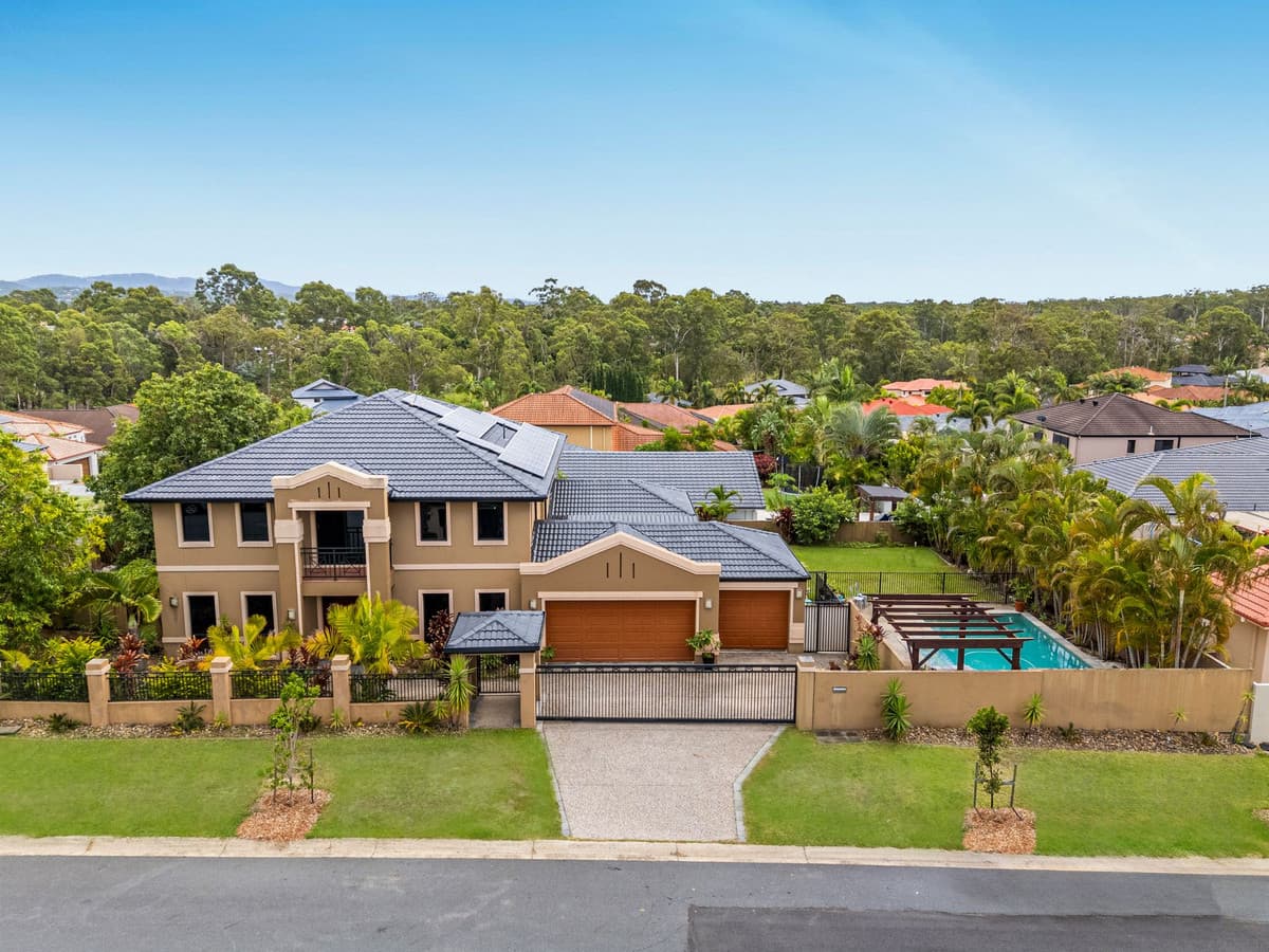1 Parnham Court, Arundel - Image 1