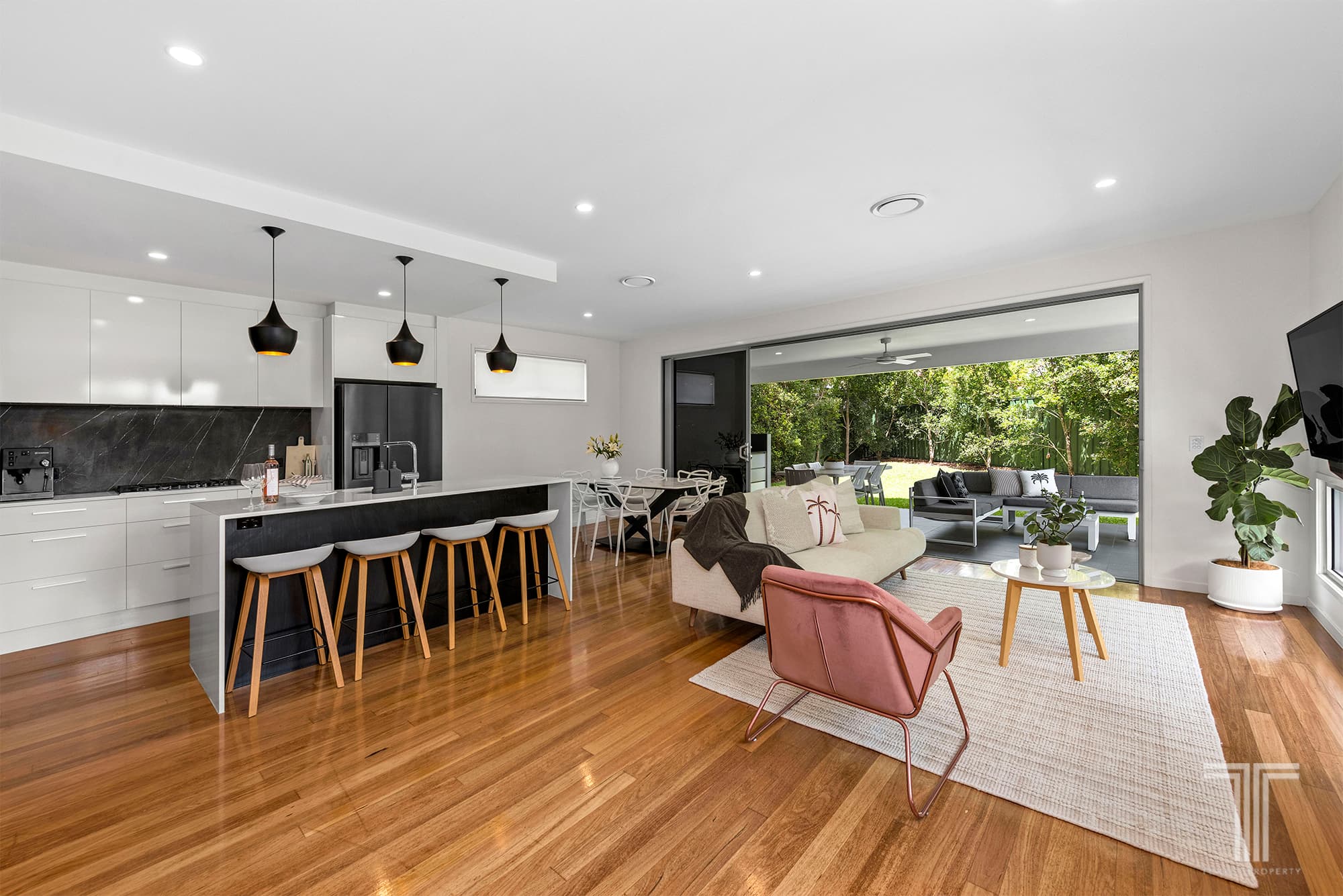 7 Lydford Court, Carindale — photo 1 of 5