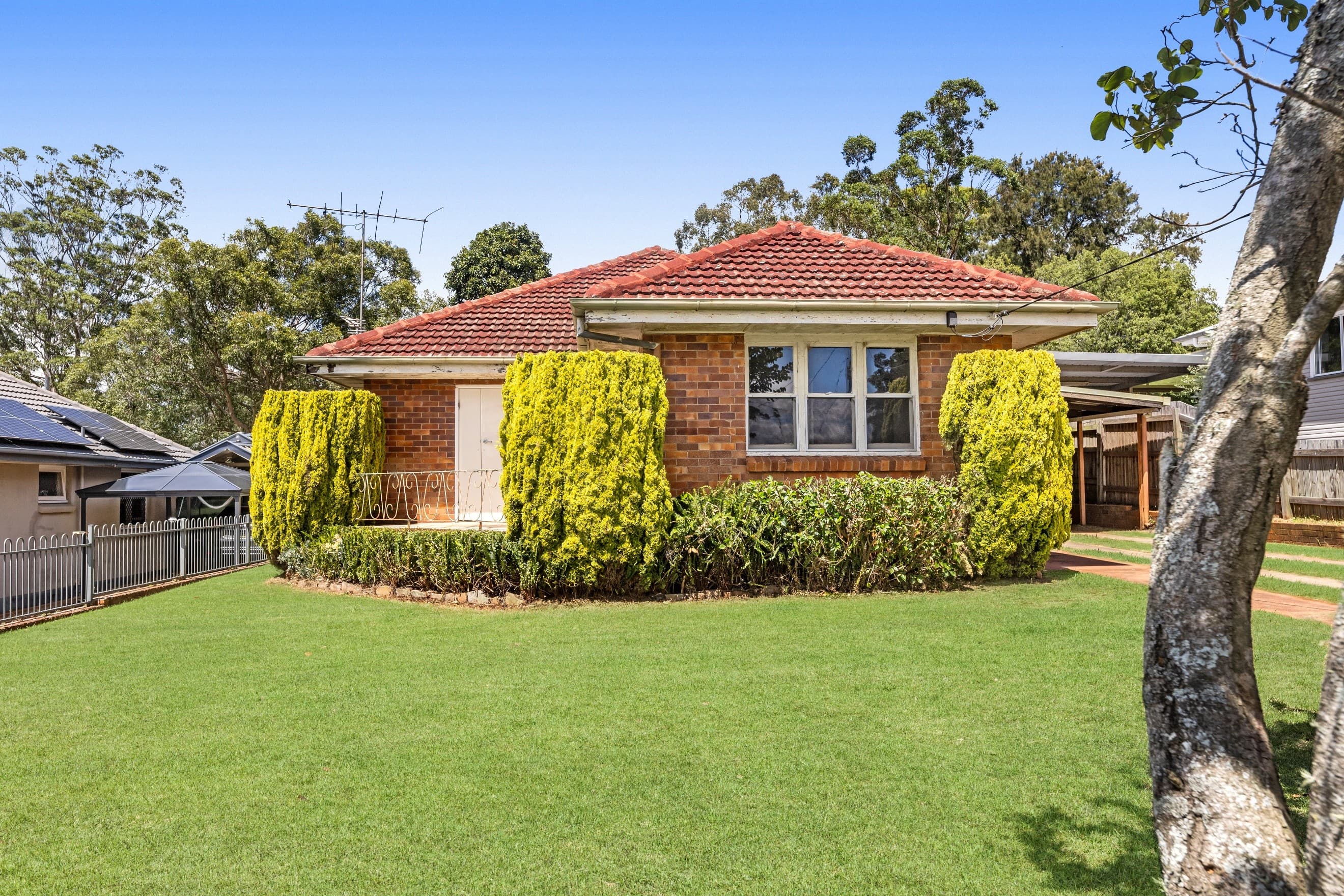 14 Norah Street, Centenary Heights, Centenary Heights — photo 1 of 5